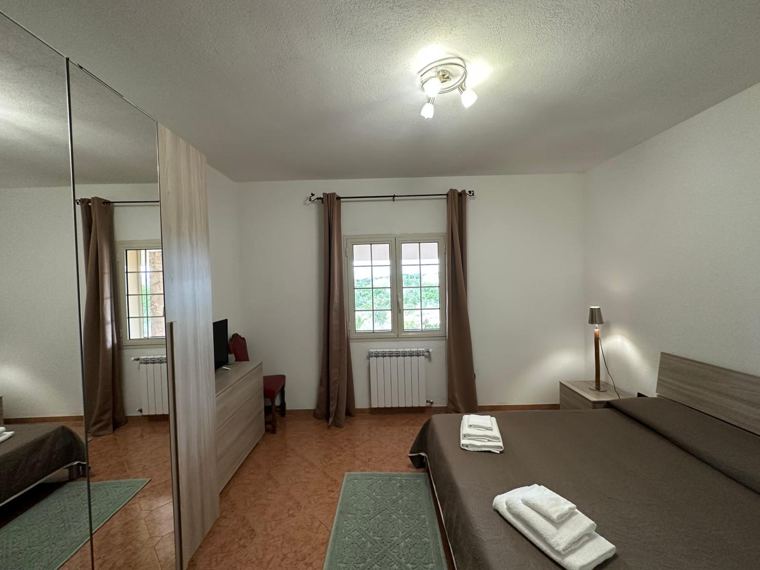 Double Room - Photo 5