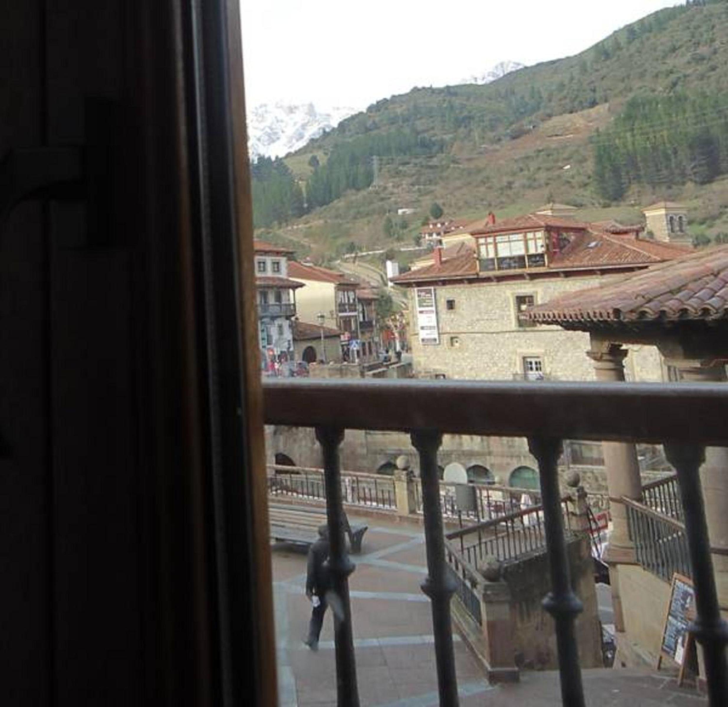 Apartment with Mountain View photo 2
