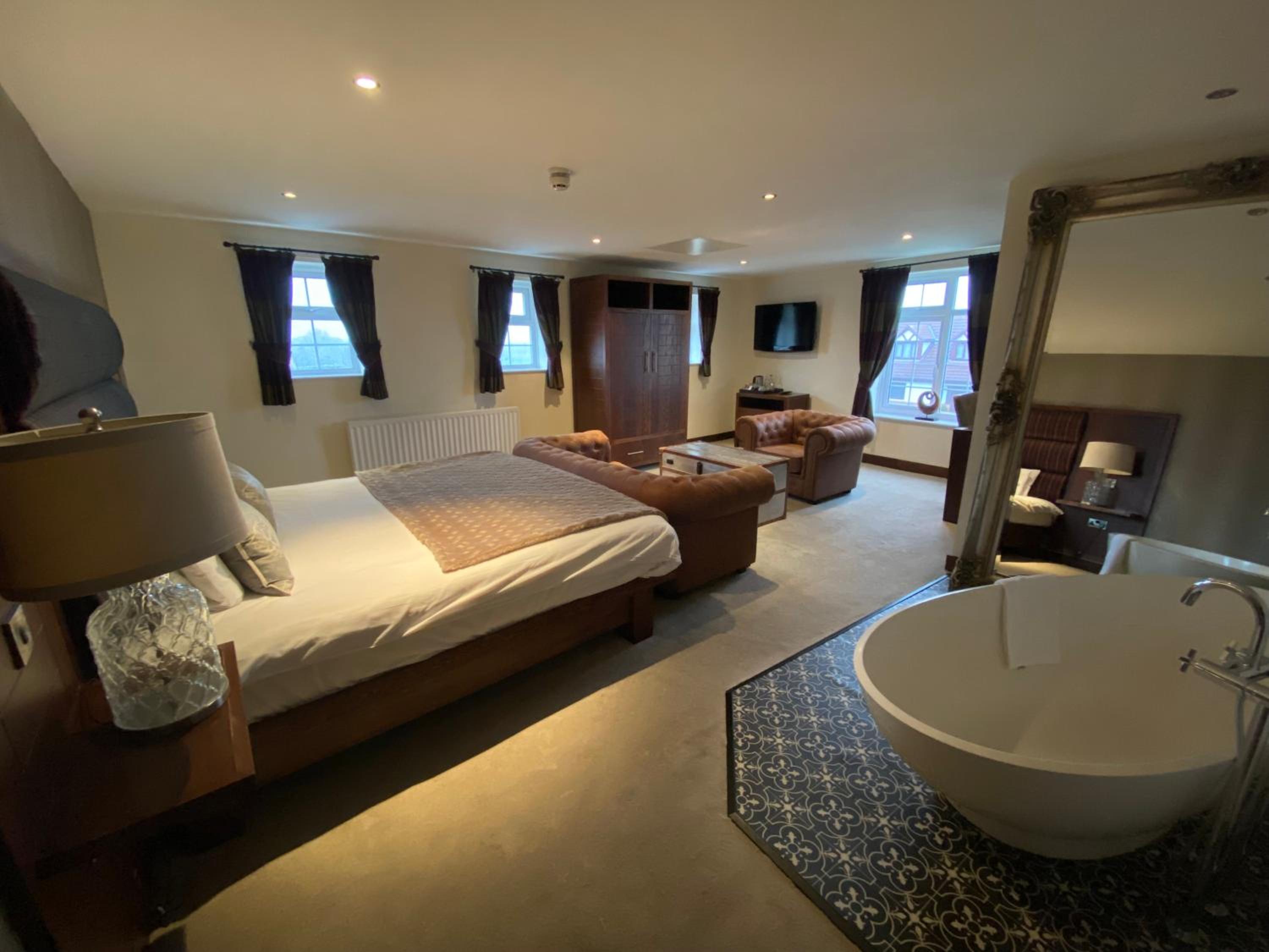 Deluxe Suite - Photo 3