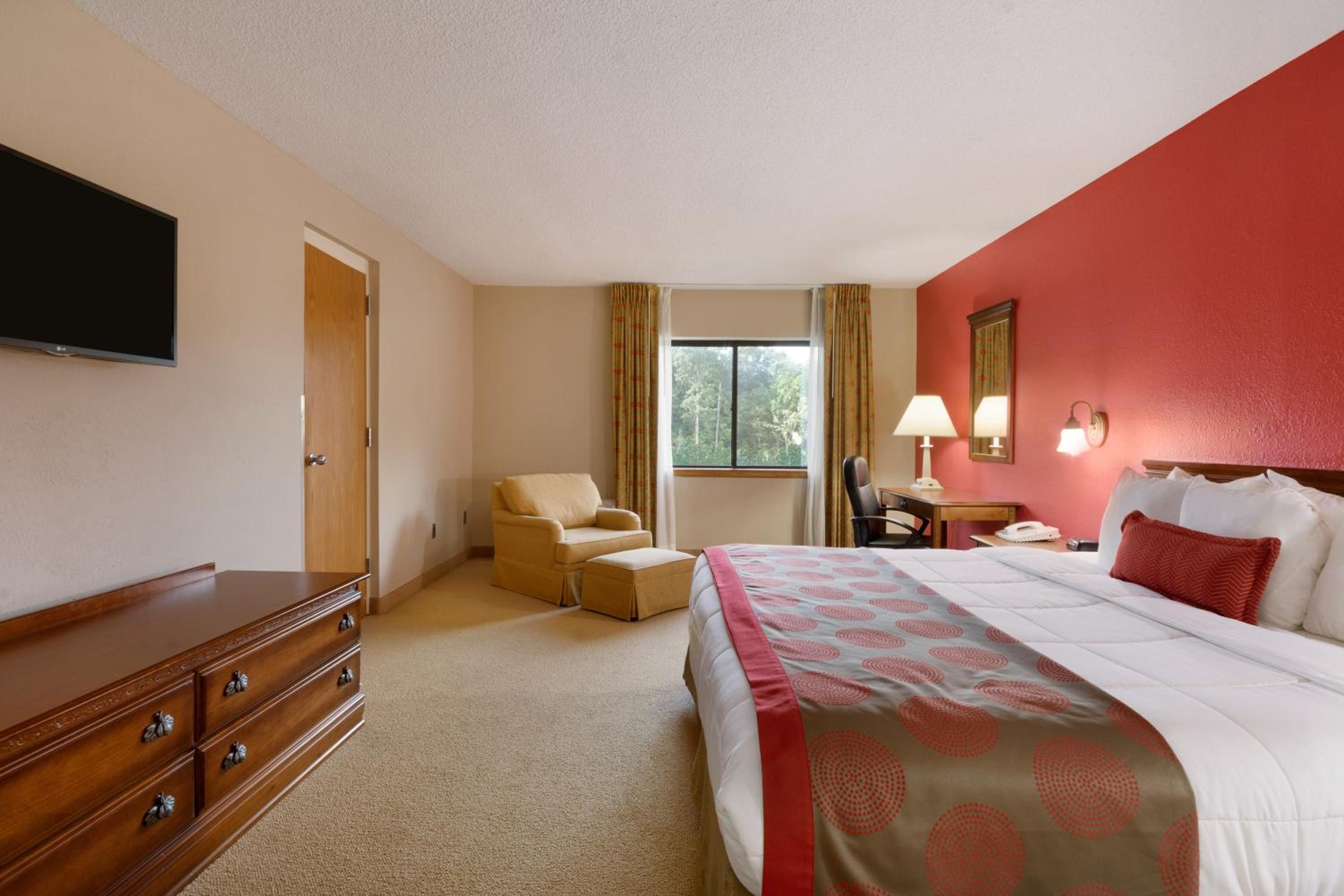 Deluxe King Suite photo 2