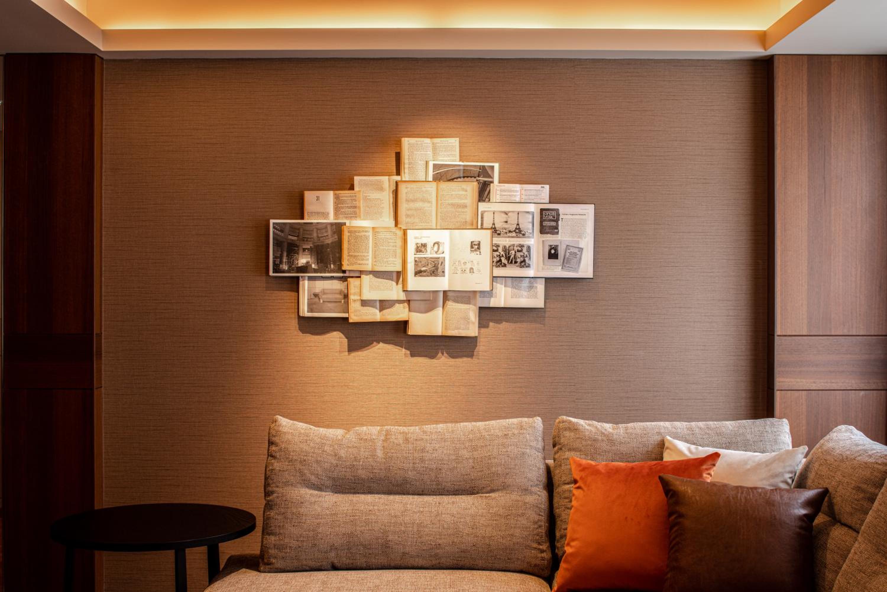Twin Suite with Club Lounge Access (Story) - Non-Smoking