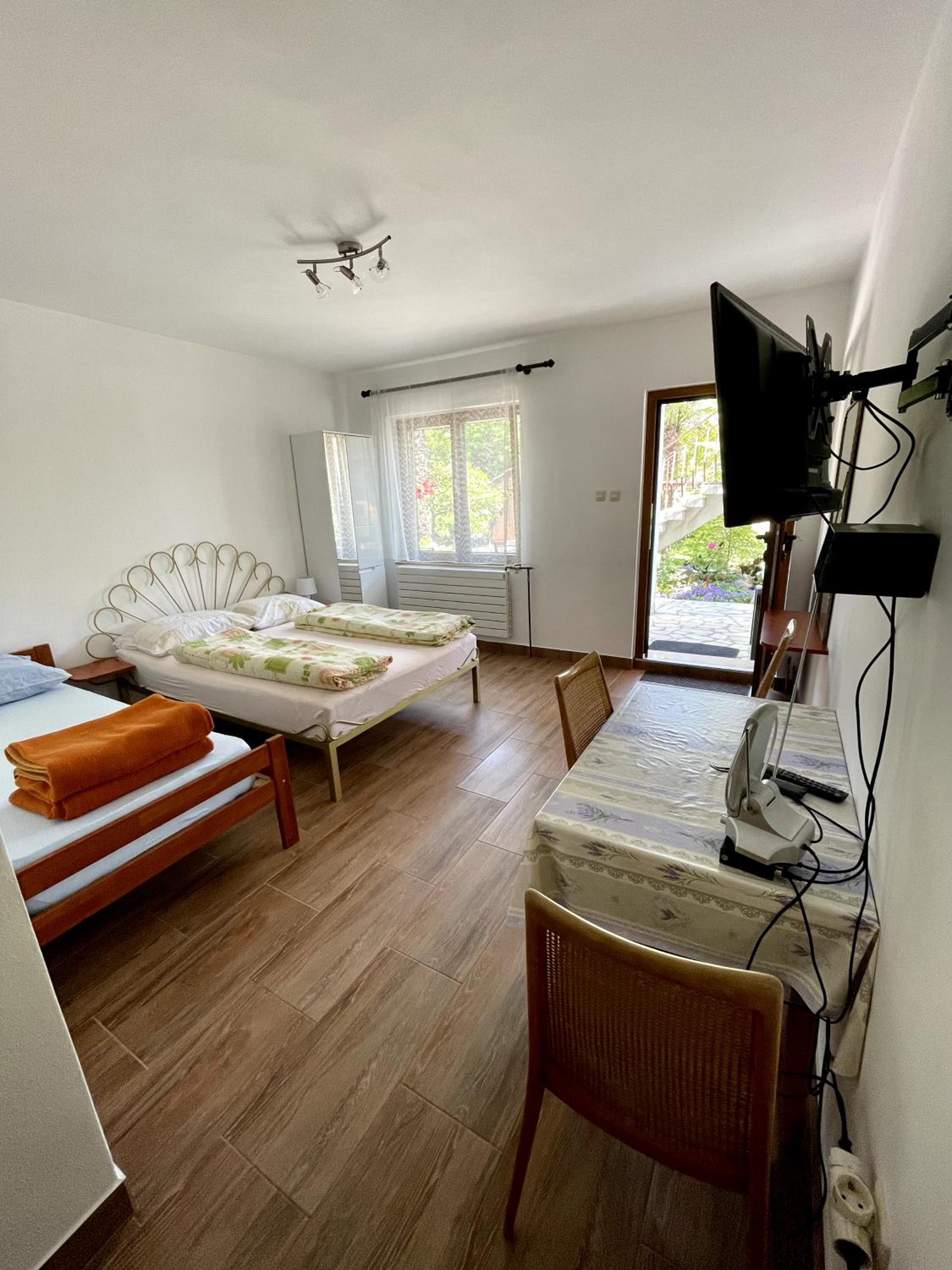 Studio Apartment with Terrace - Photo 14