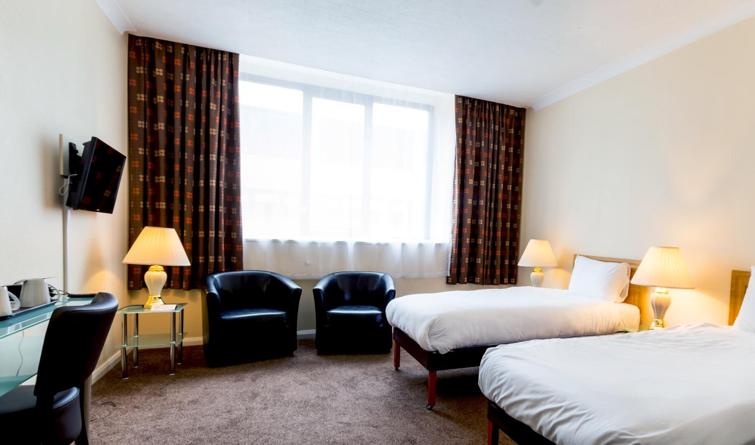 Twin Room - Photo 2
