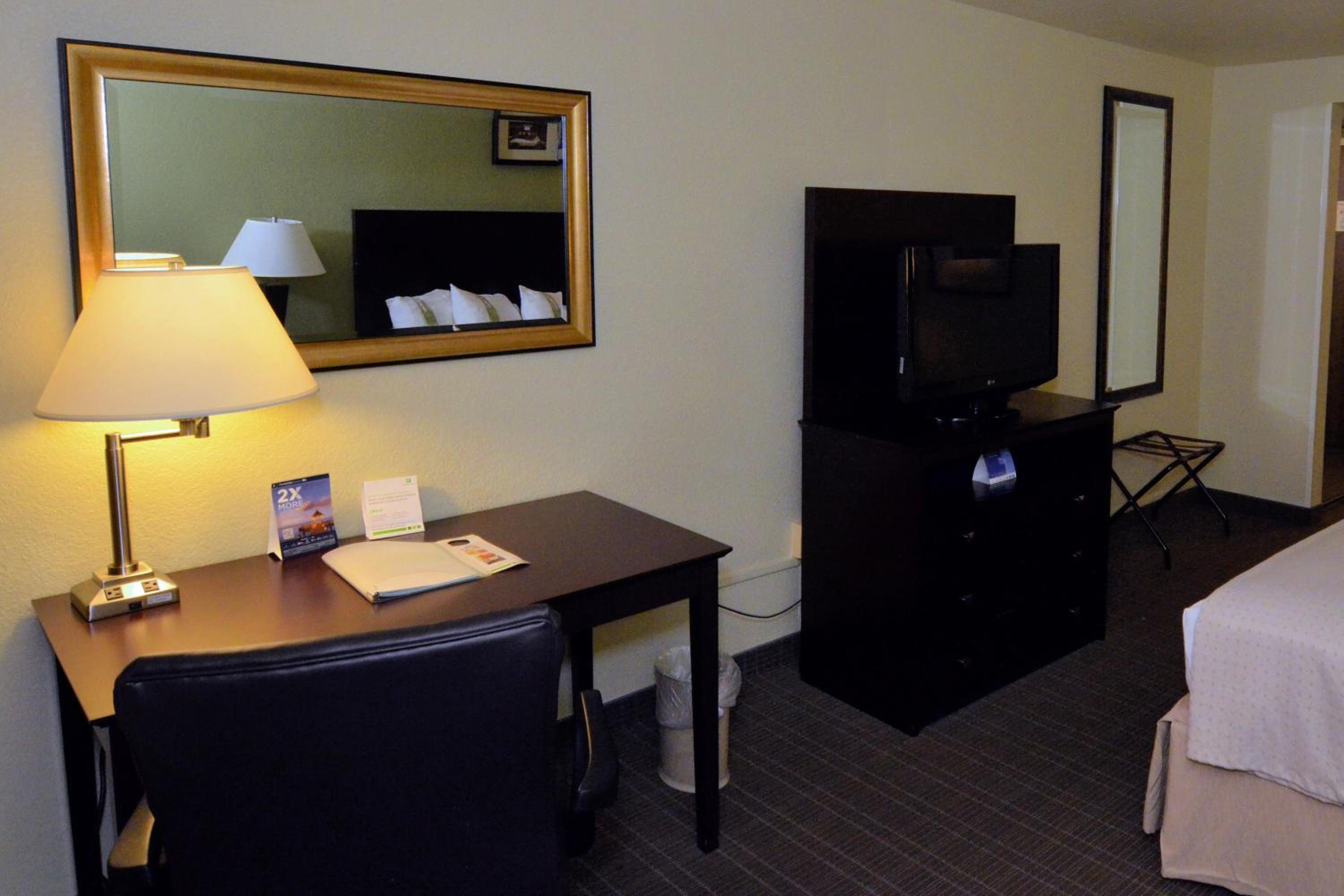 Standard King Room - Photo 1