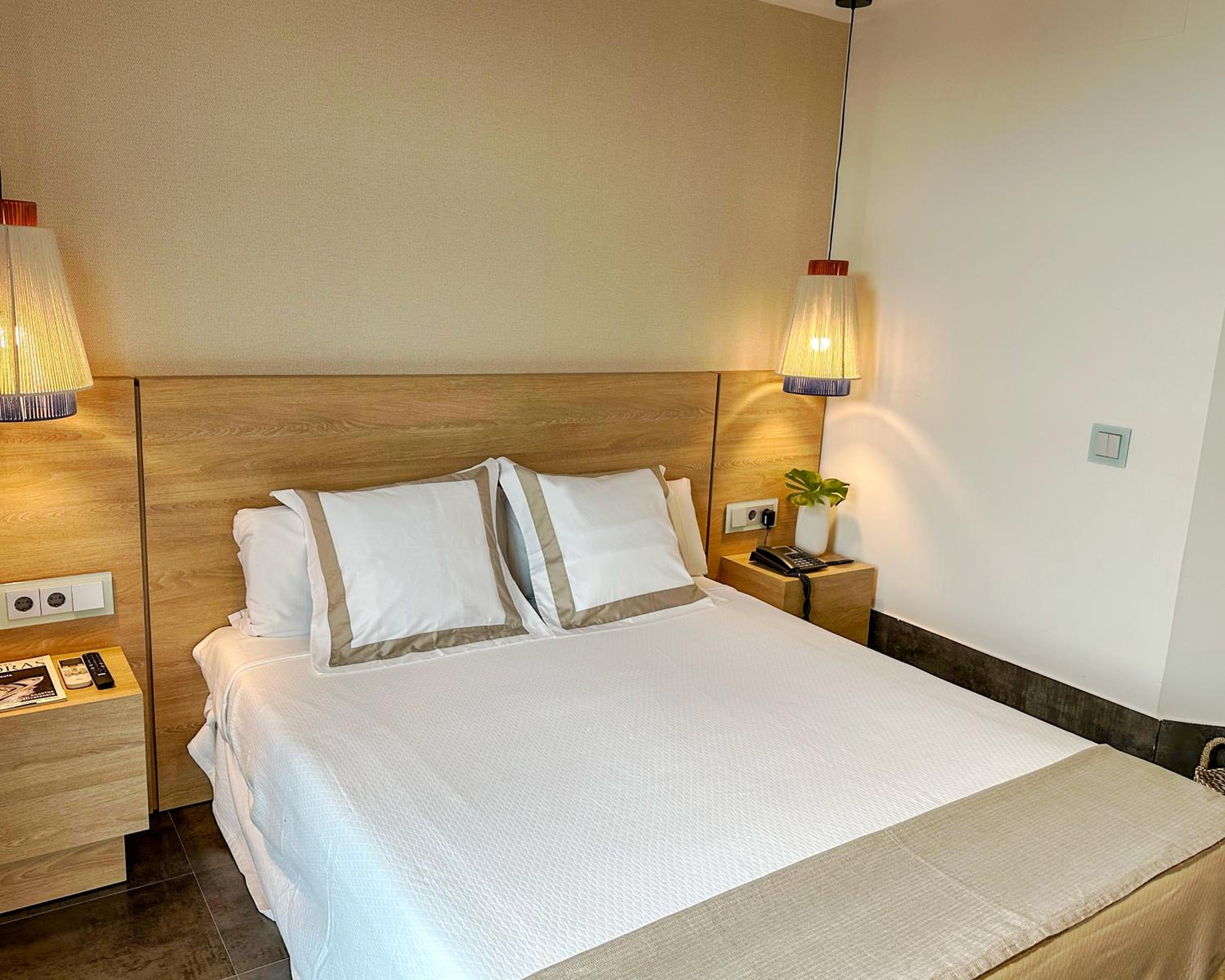 Double Room - Photo 12