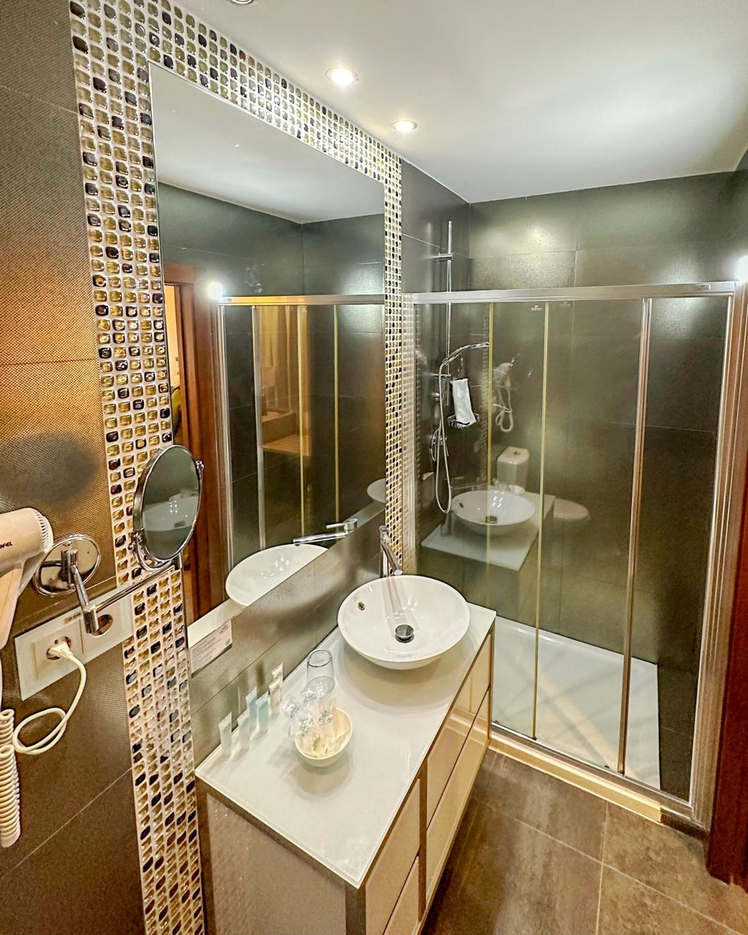 Double Room - Photo 9