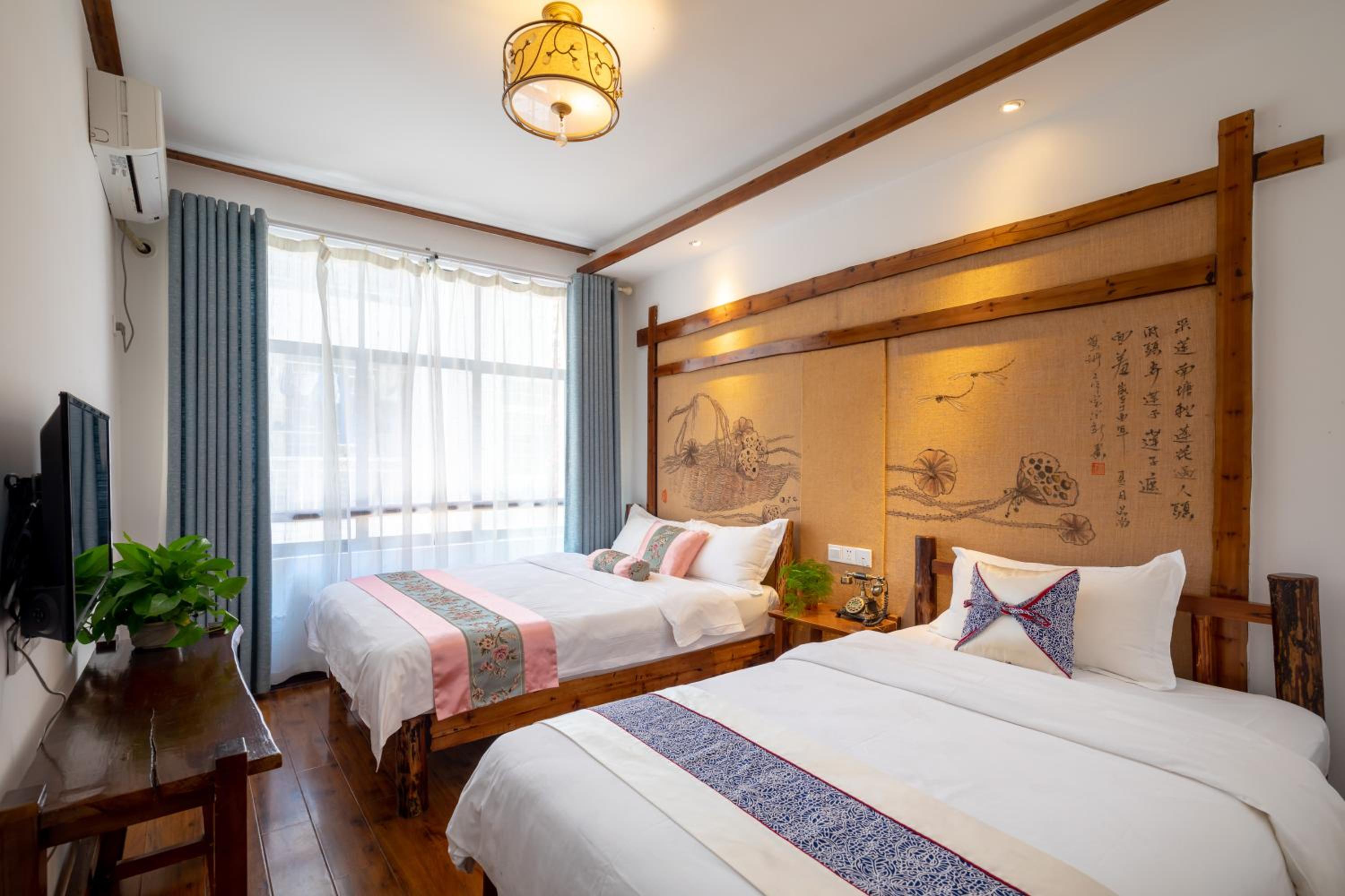 Large Double or Twin Room photo 2