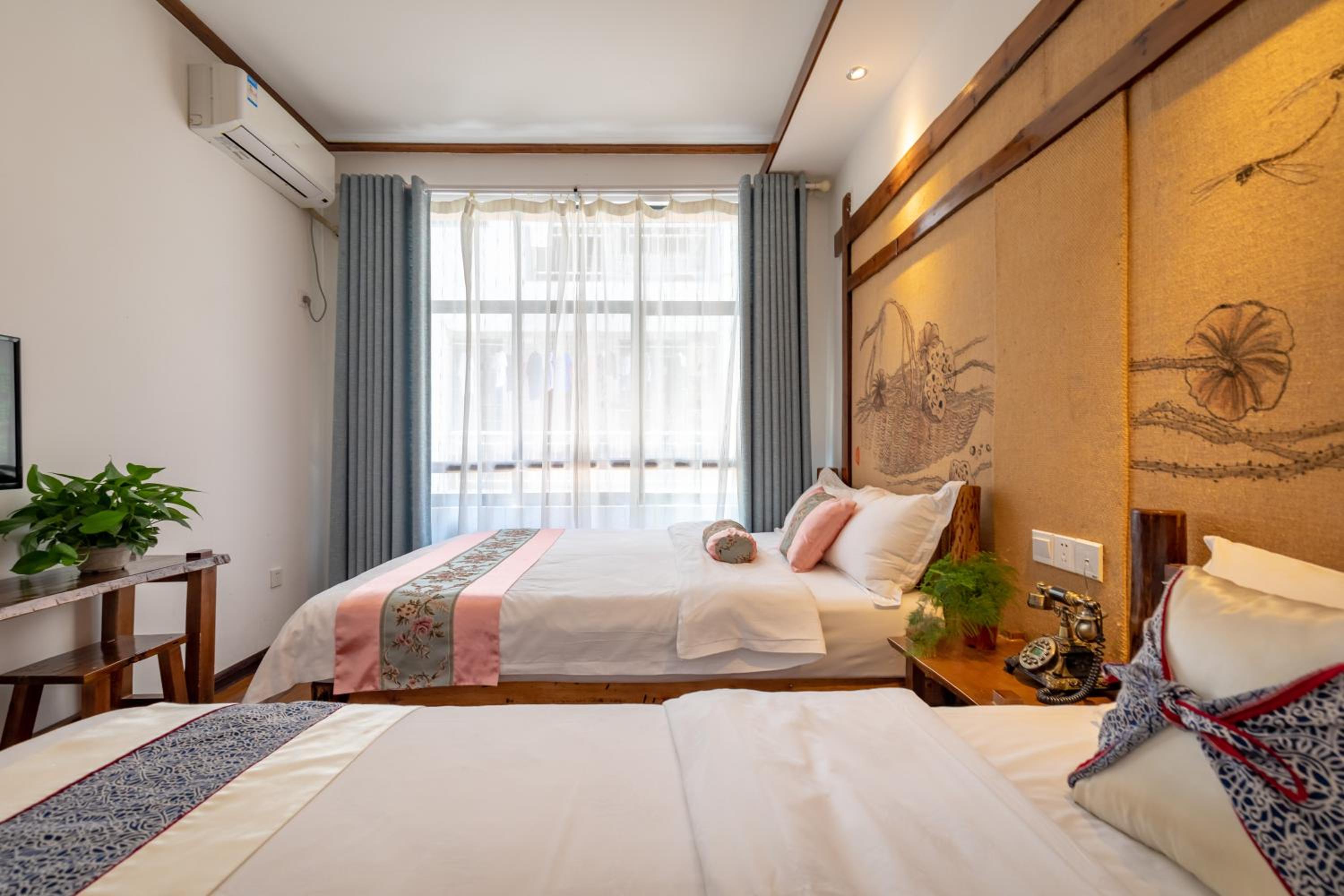 Large Double or Twin Room photo 1