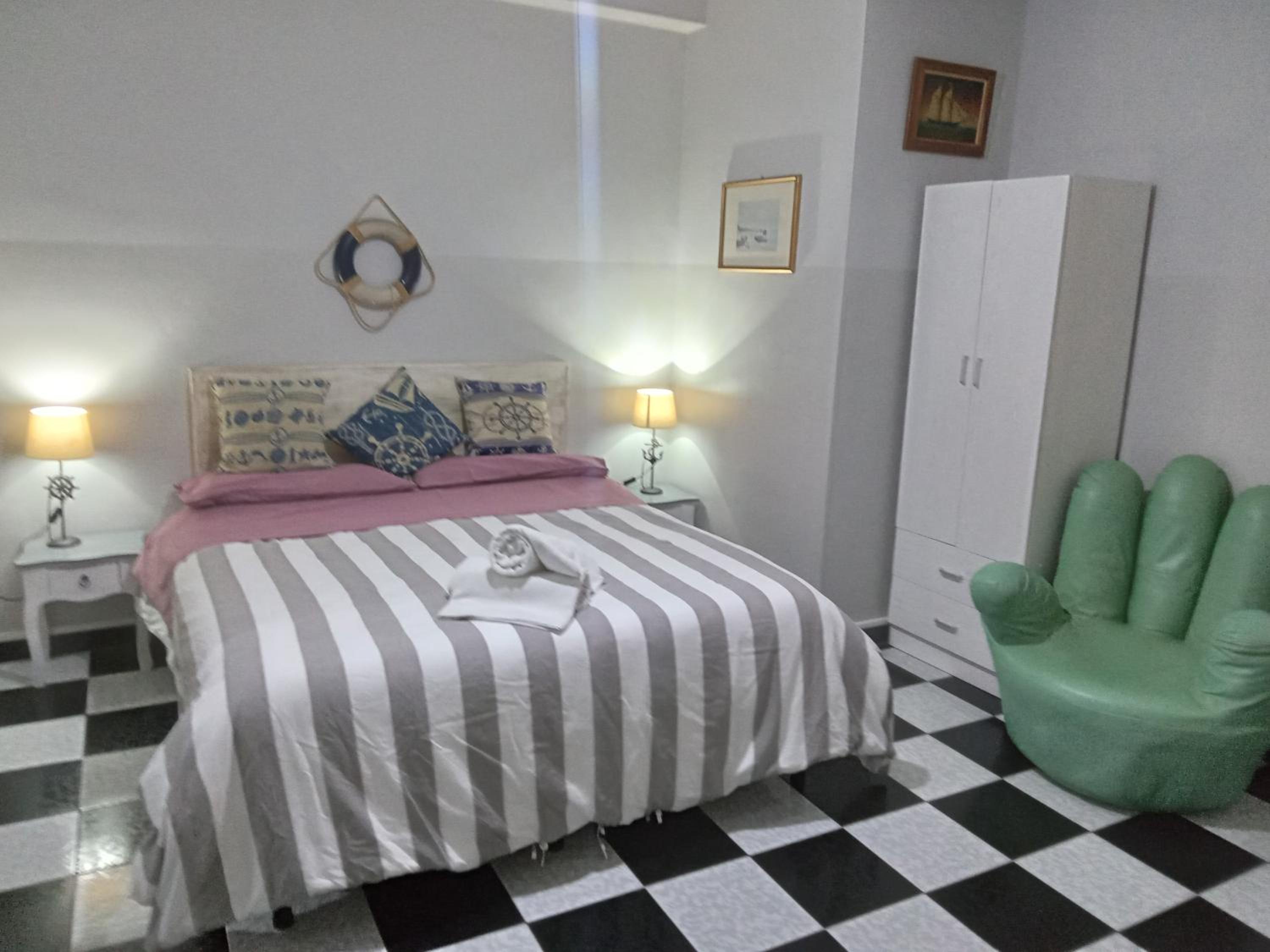 Double Room with Private Bathroom - Photo 1