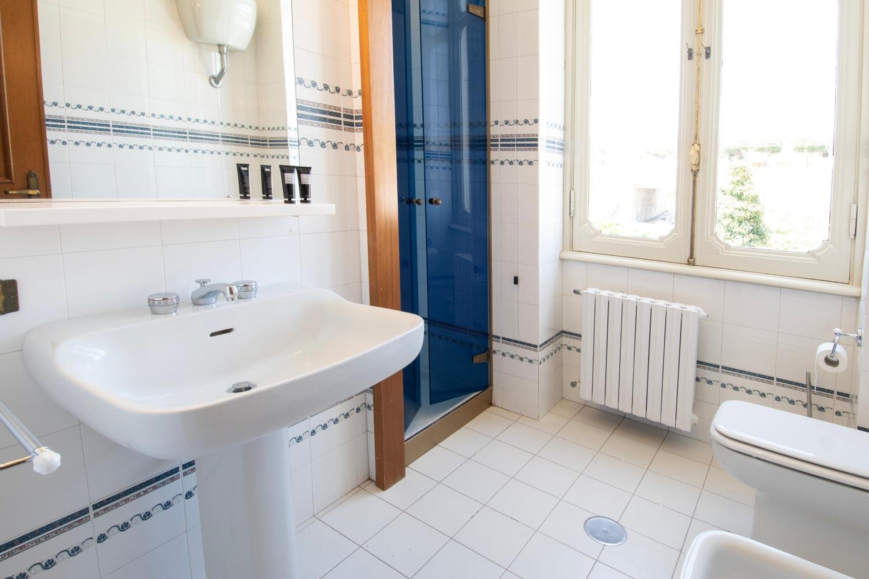 Deluxe Double Room with Balcony and Sea View - Photo 2