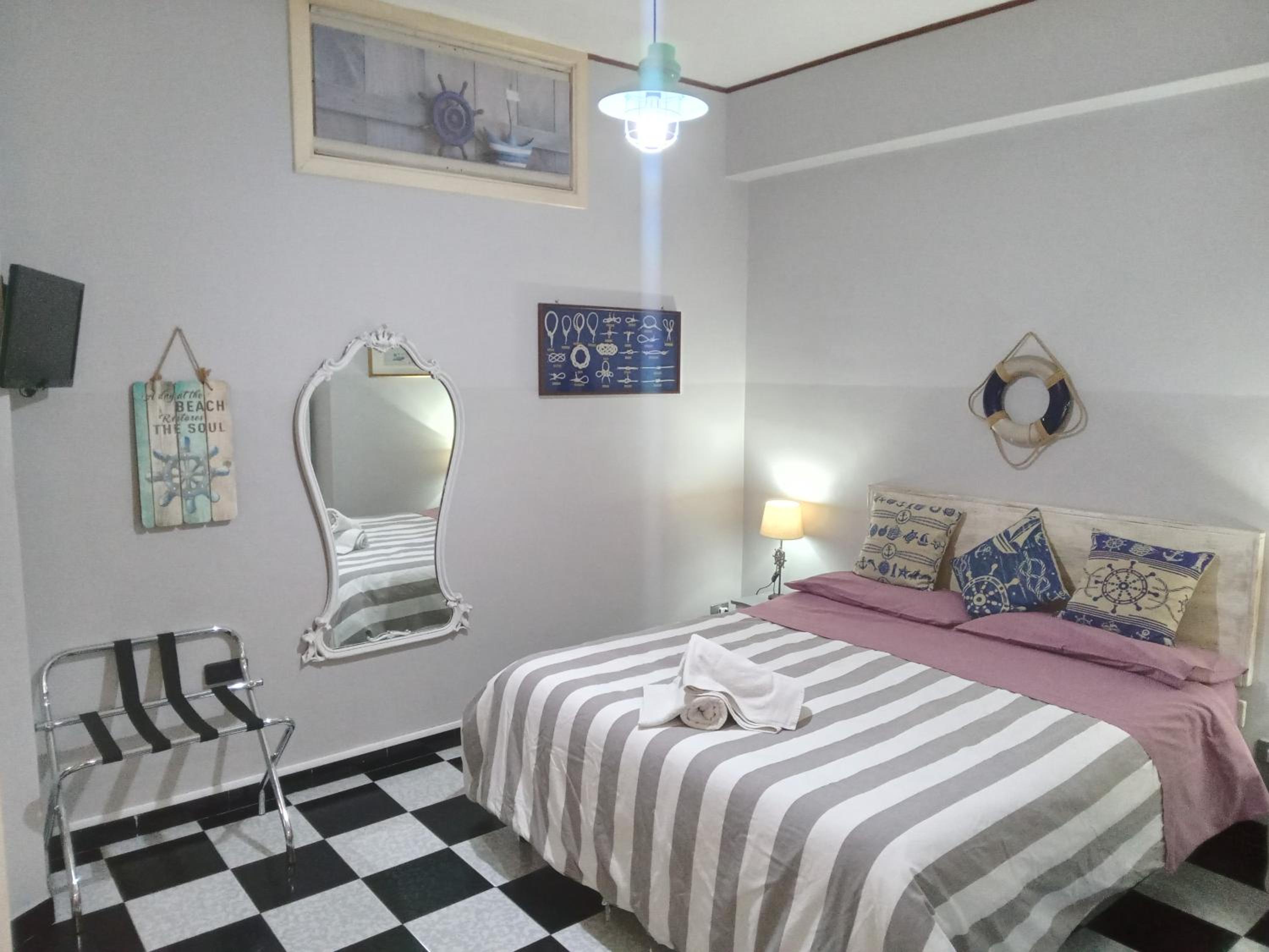 Double Room with Private Bathroom - Photo 7