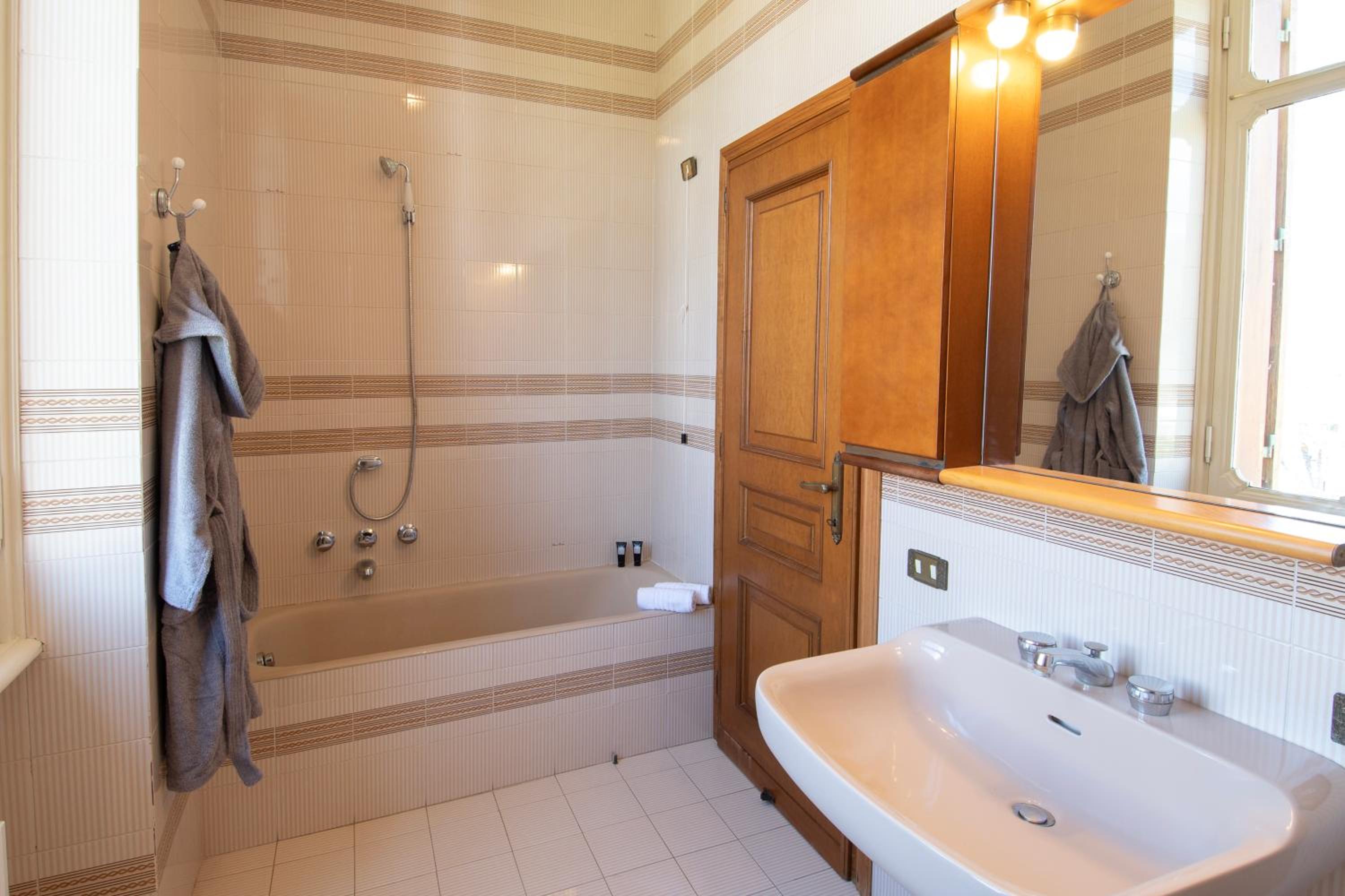 Superior Double Room - Photo 2