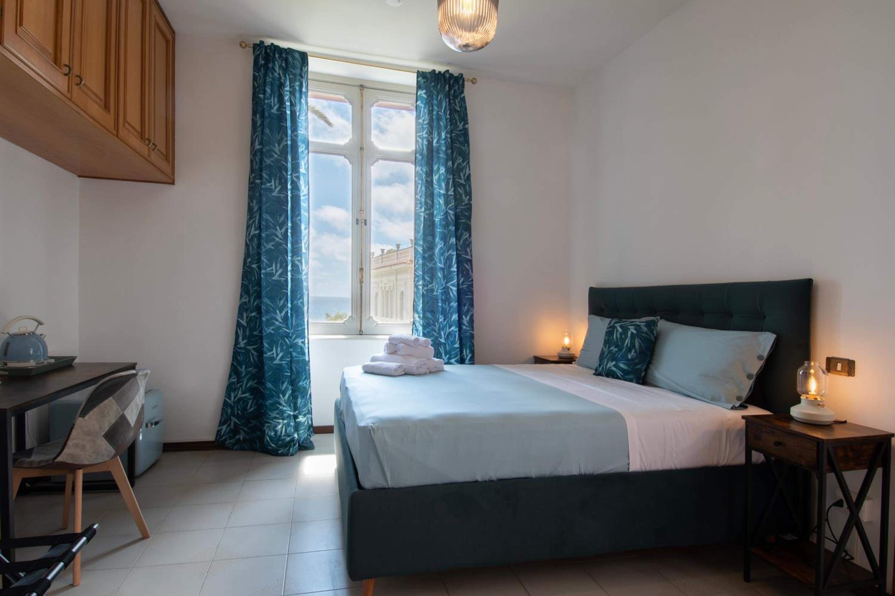 Deluxe Double Room with Balcony and Sea View - Photo 1