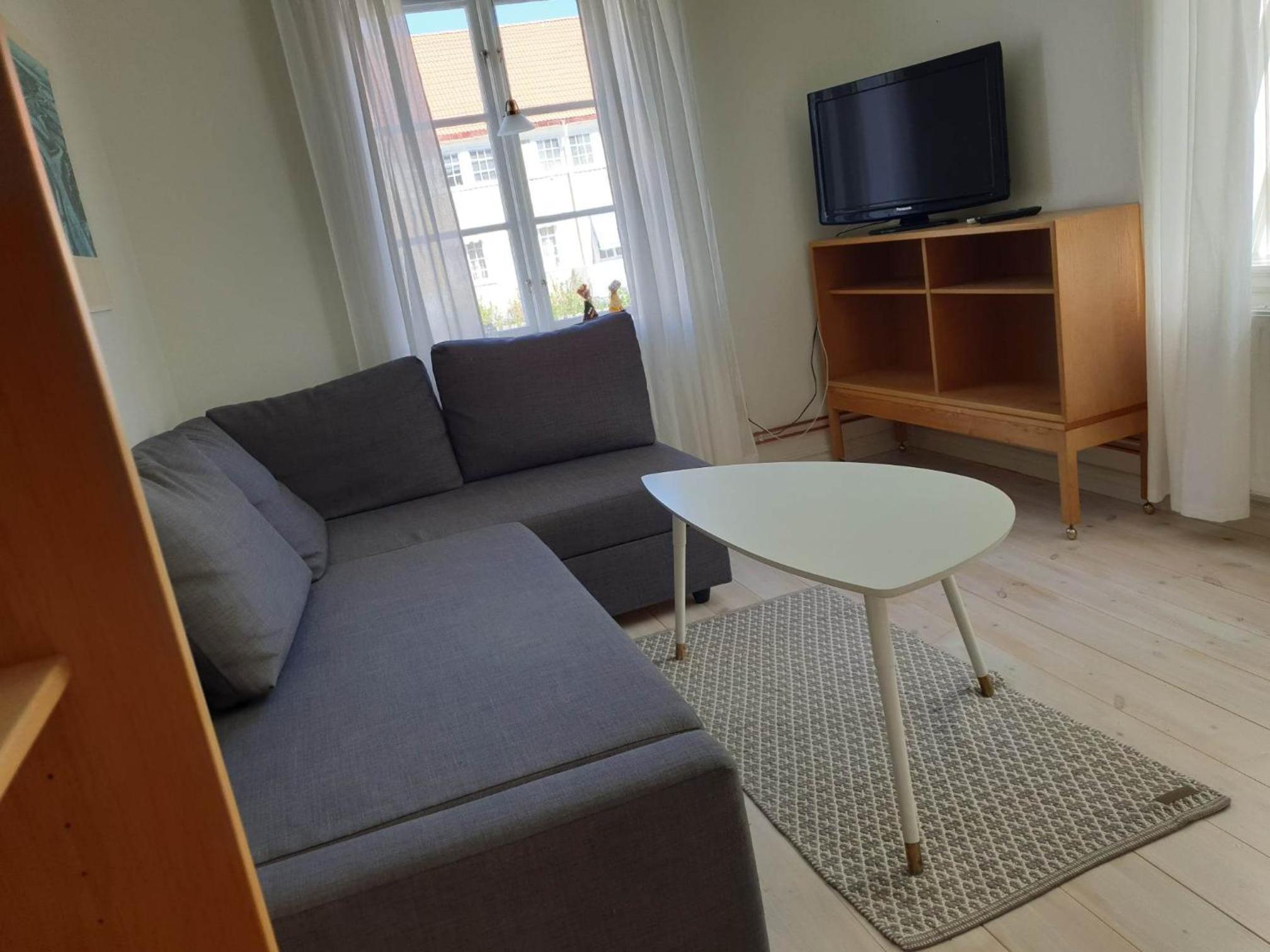 One-Bedroom Apartment photo 1