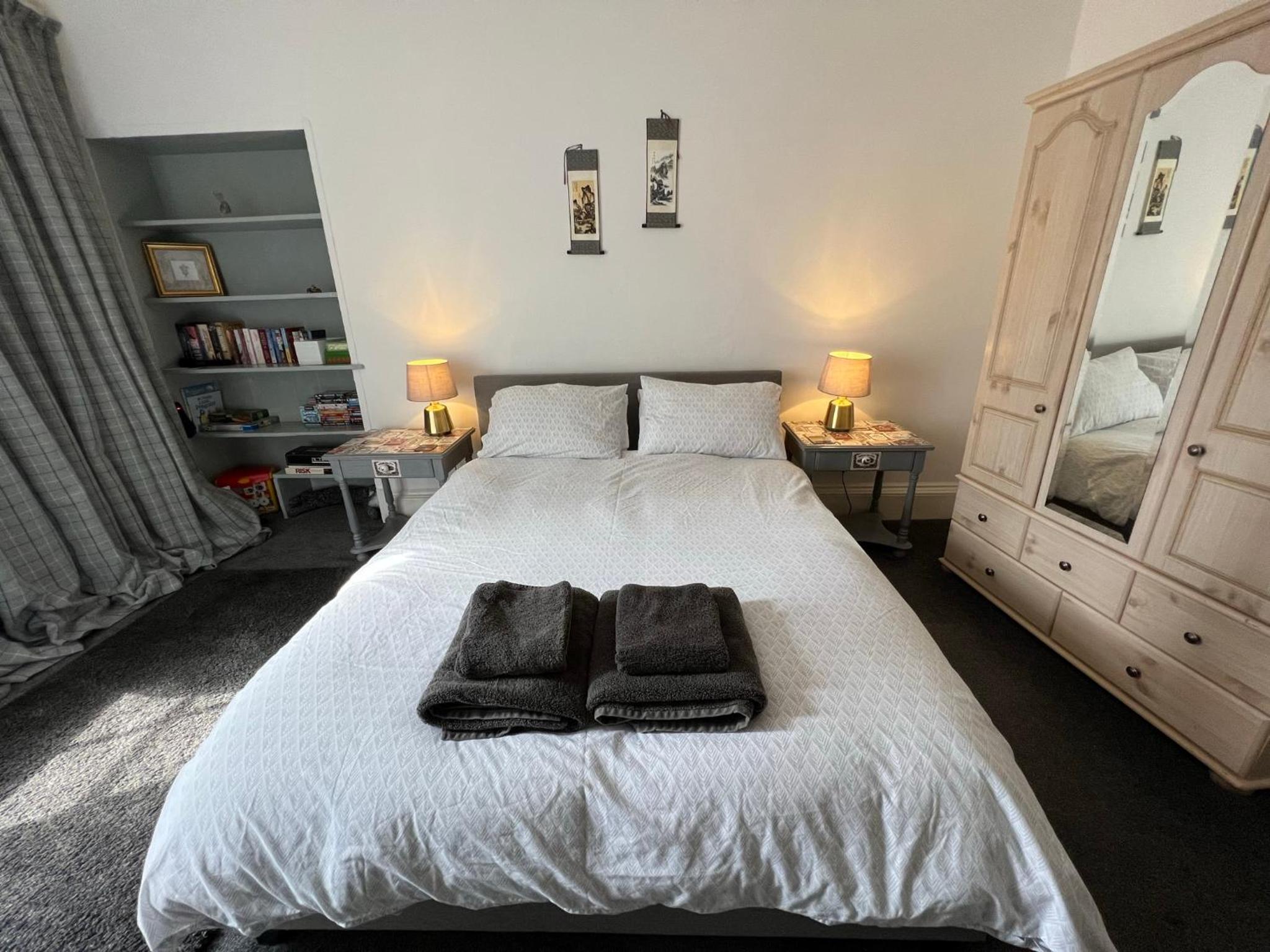 One-Bedroom Apartment photo 1