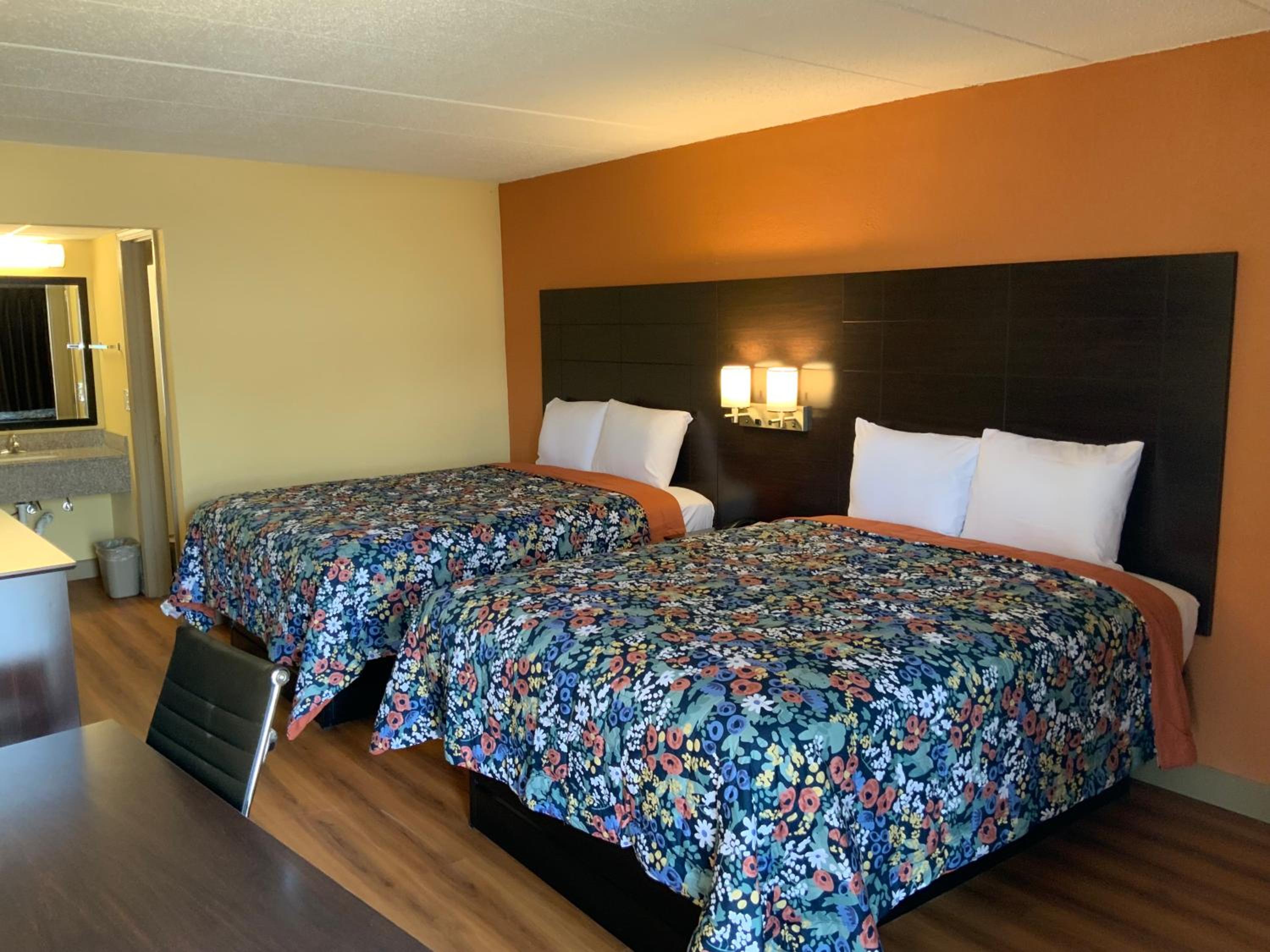 Standard Queen Room photo 2