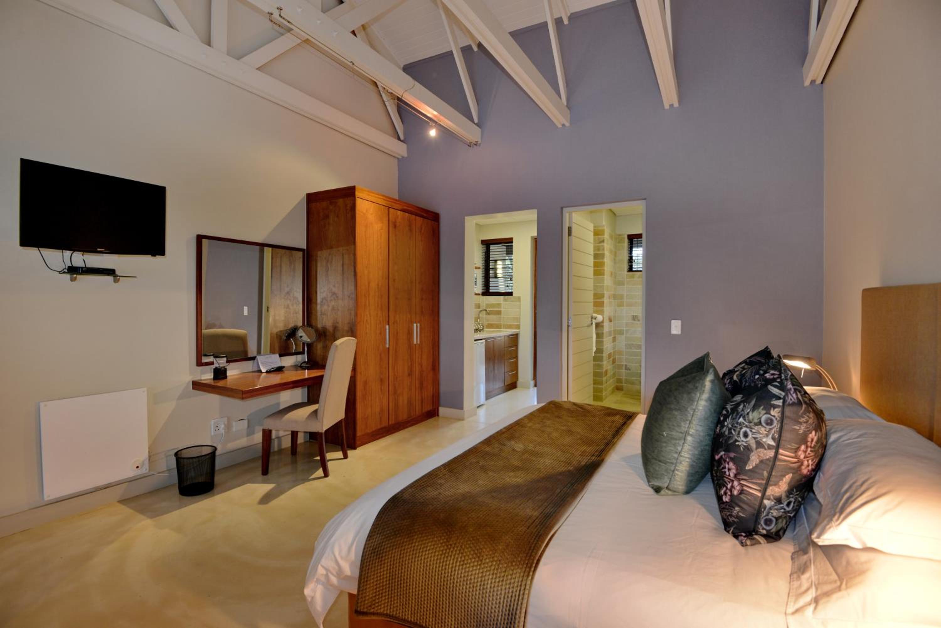 Deluxe Room - Photo 6