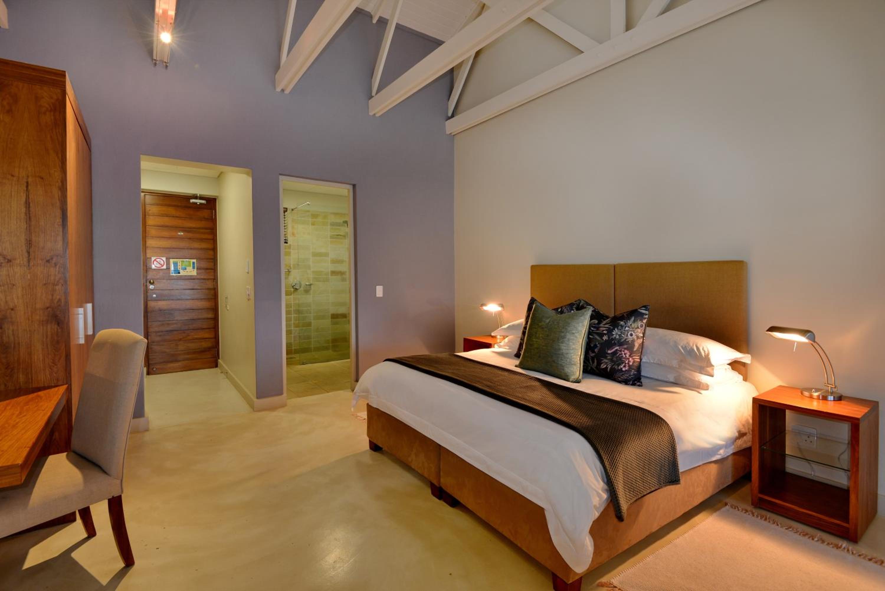 Deluxe Room - Photo 5