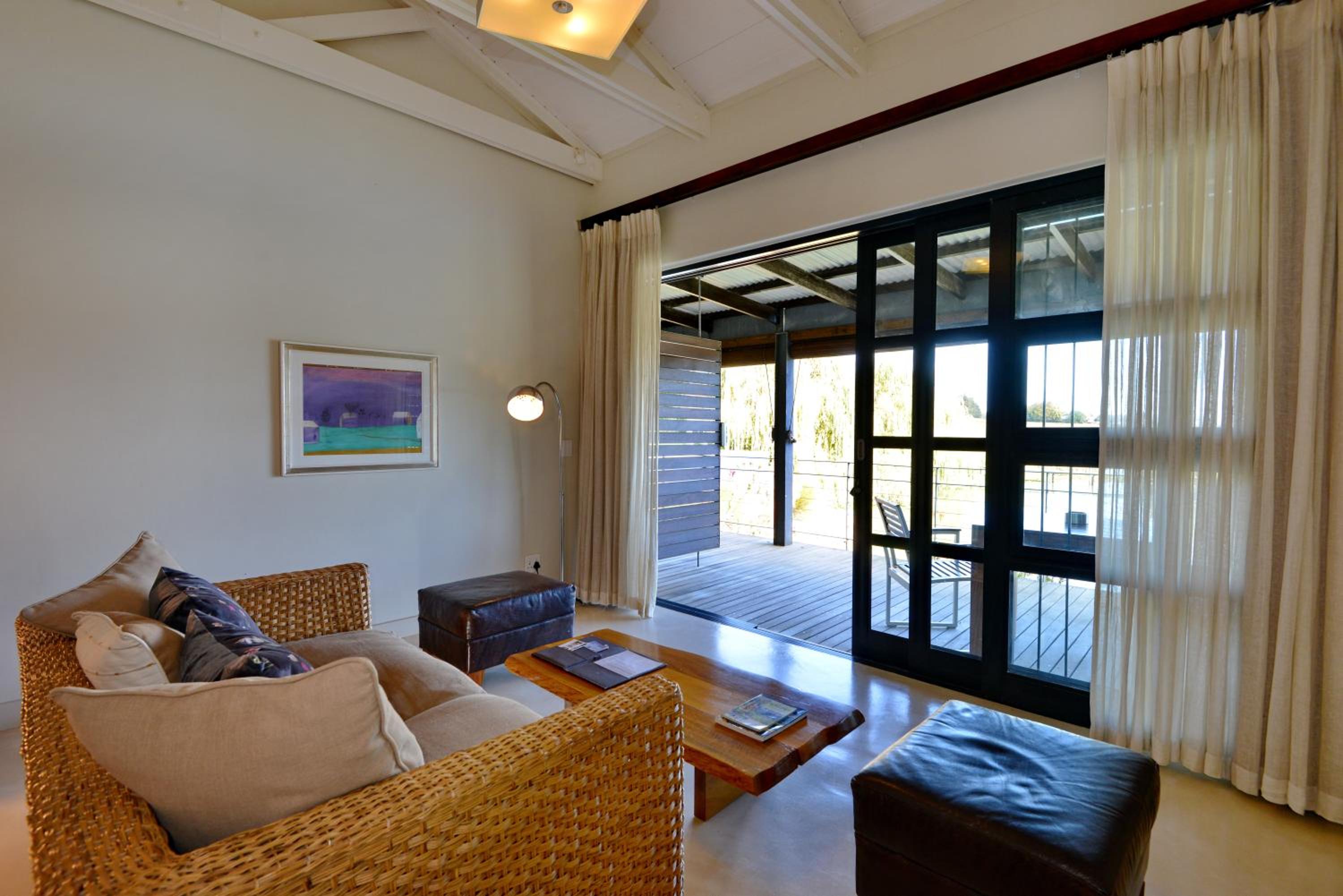 Deluxe Room - Photo 9