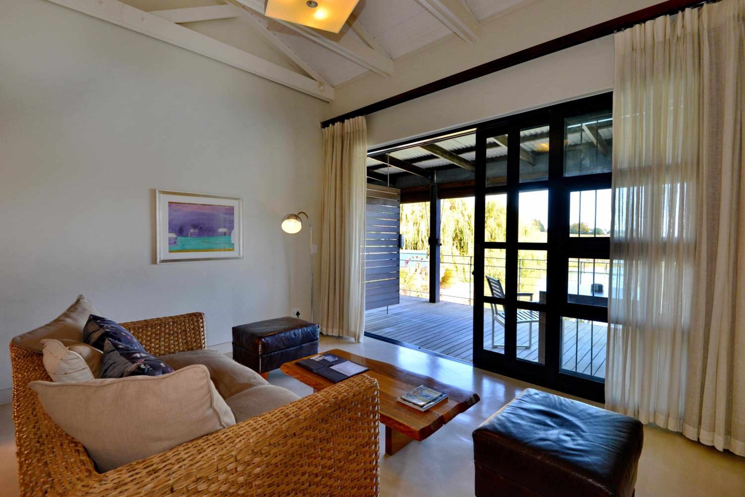 Deluxe Room - Photo 8