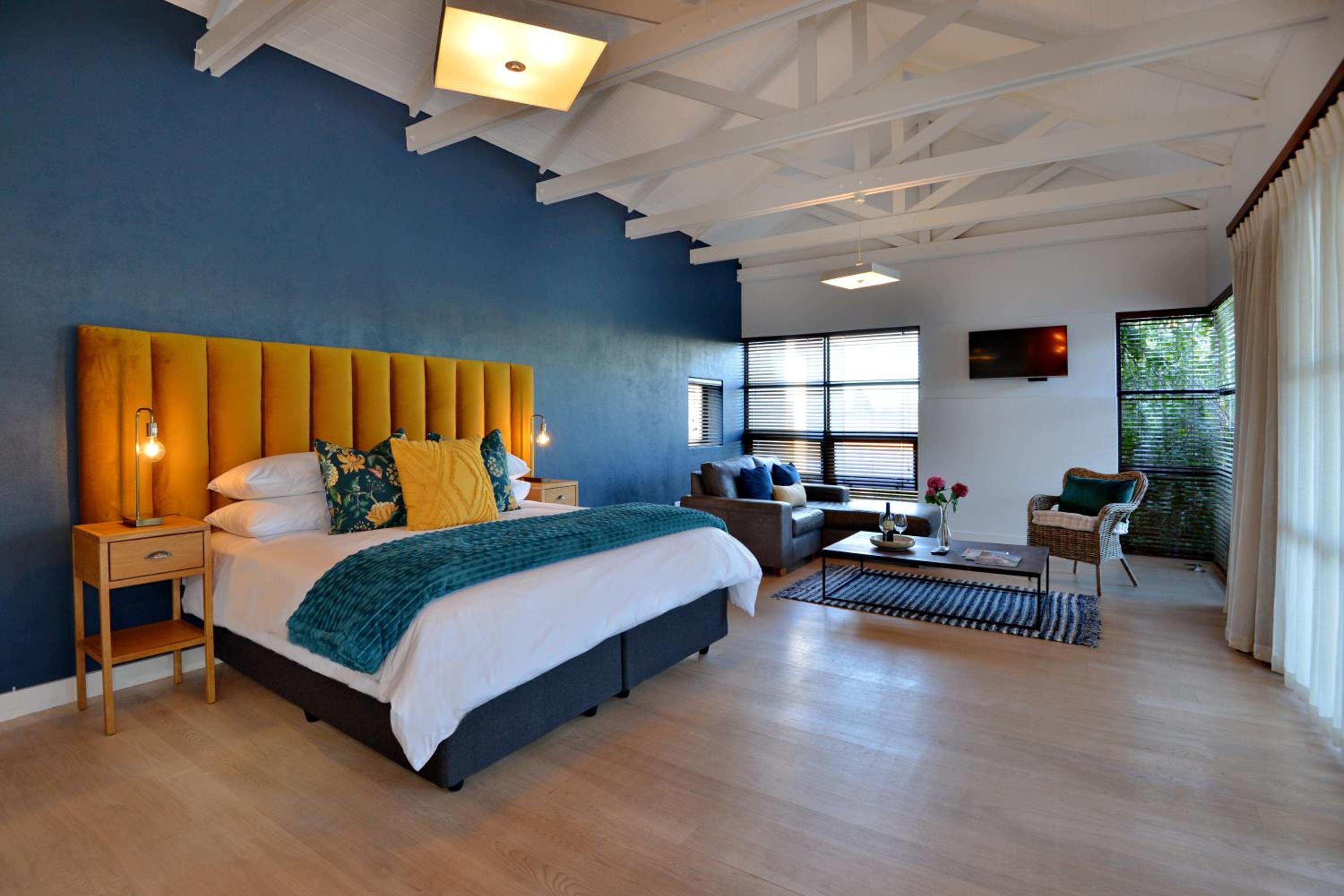 Suite - Photo 8