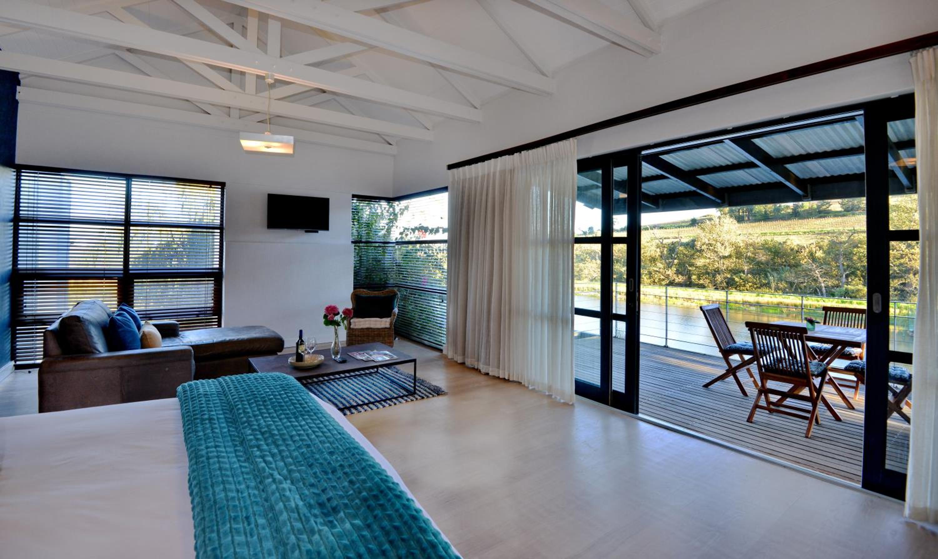 Suite - Photo 7