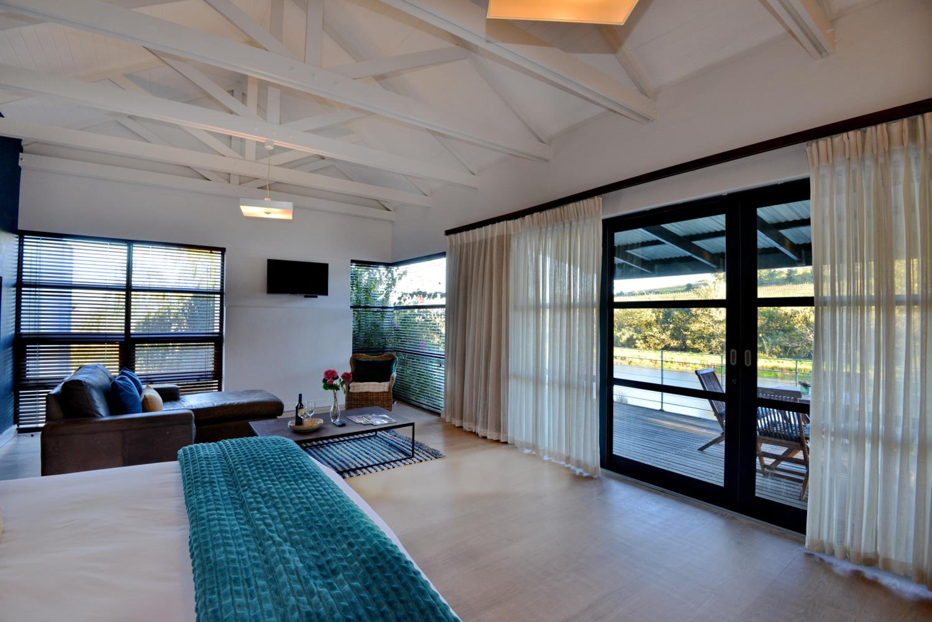 Suite - Photo 6