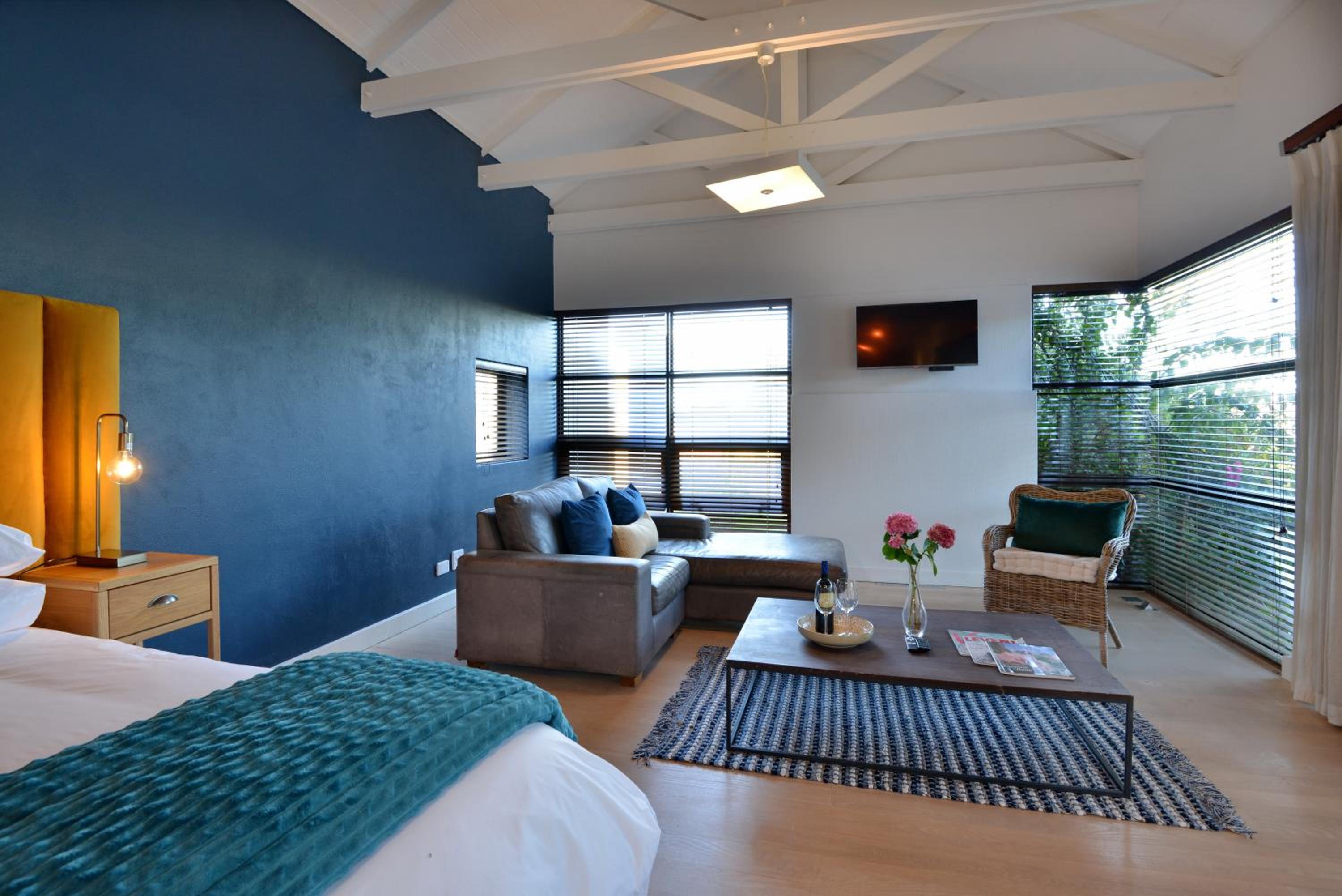 Suite - Photo 5