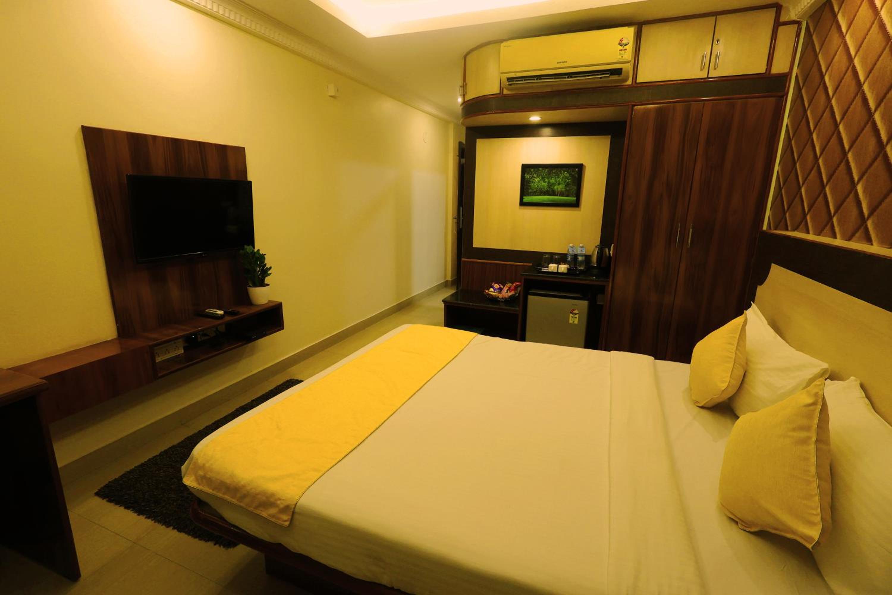 Deluxe Room - Photo 6