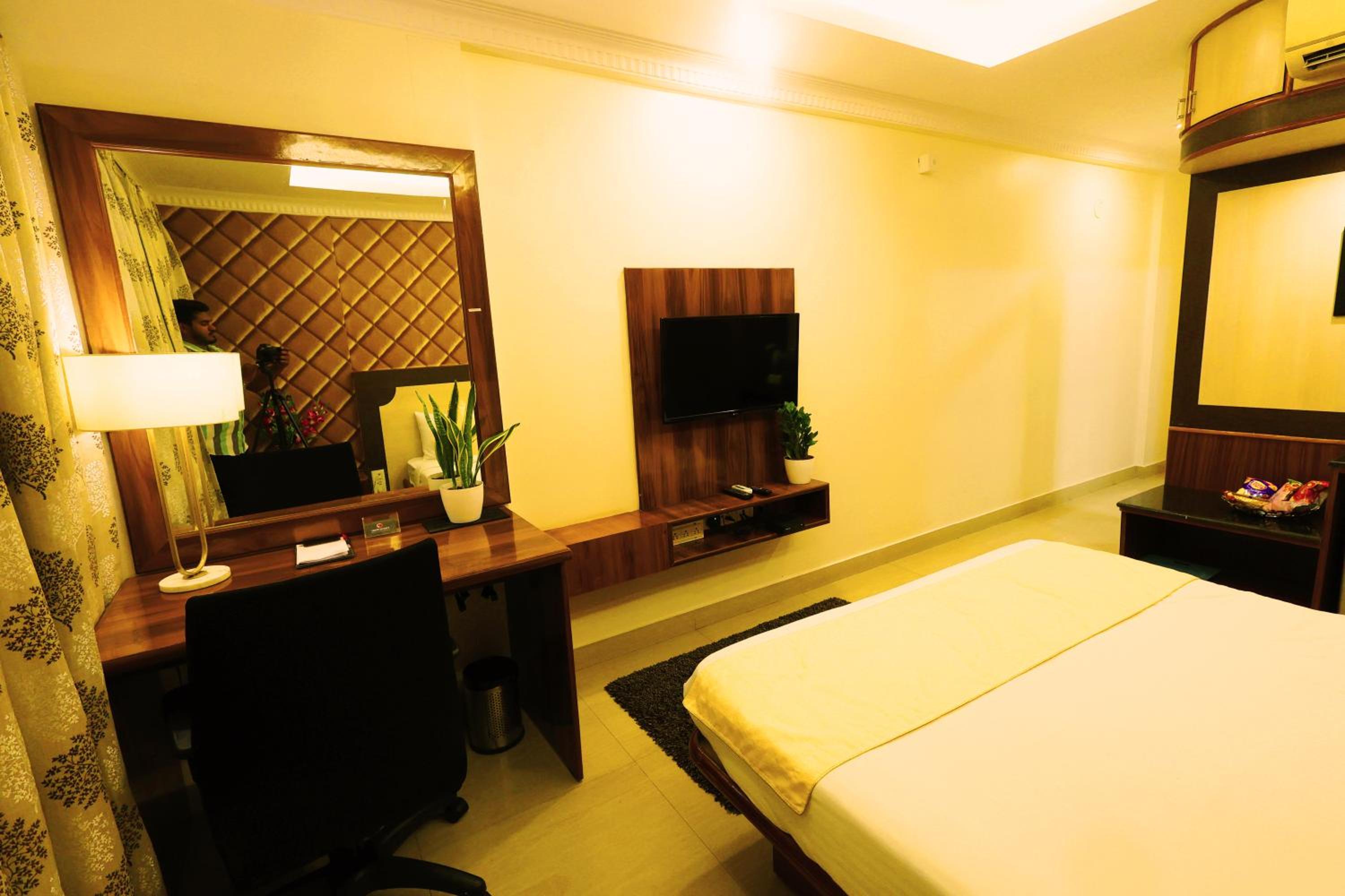 Deluxe Room - Photo 5
