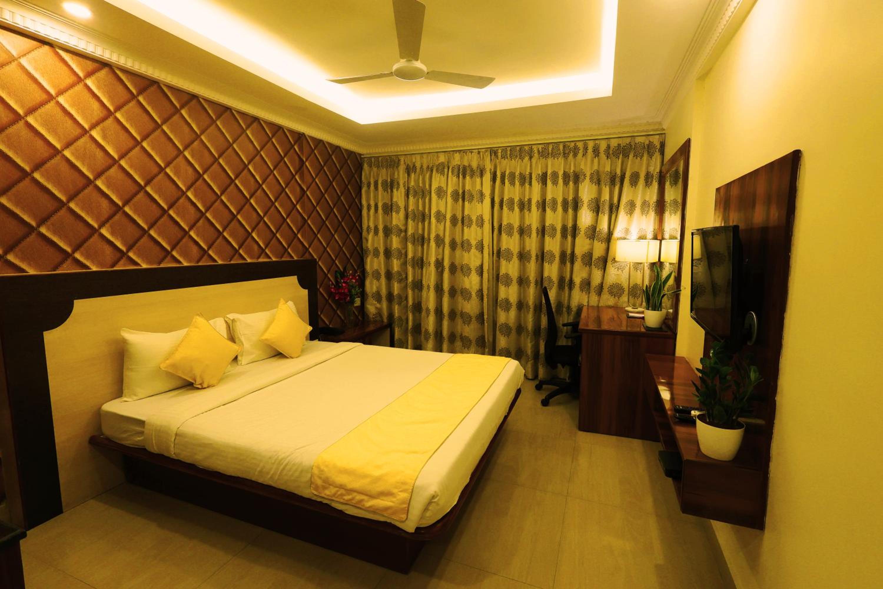 Deluxe Room - Photo 8