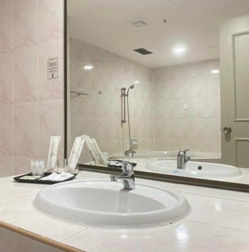 Executive Suite - Photo 15