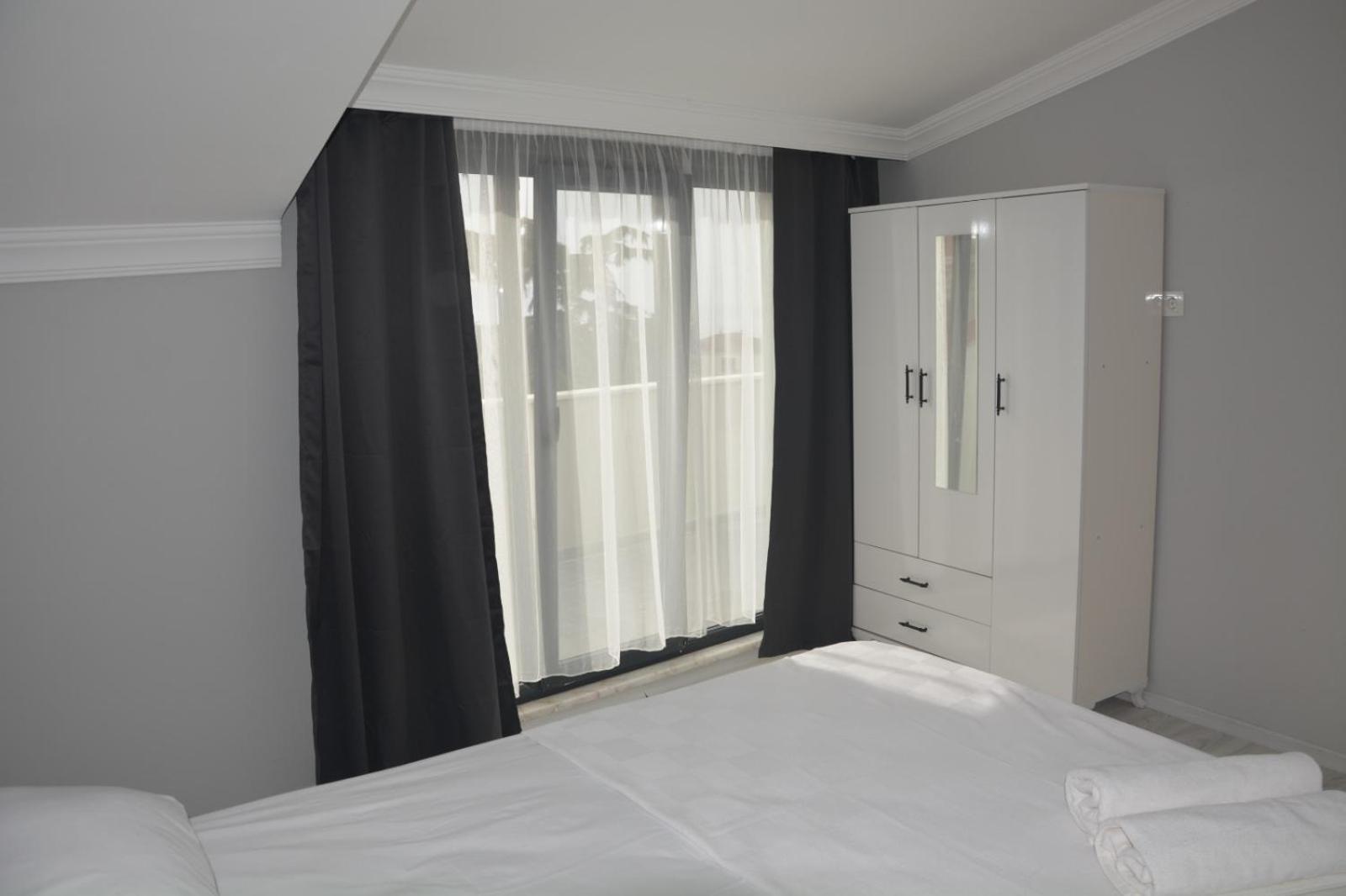 Apartment with Balcony - Photo 12