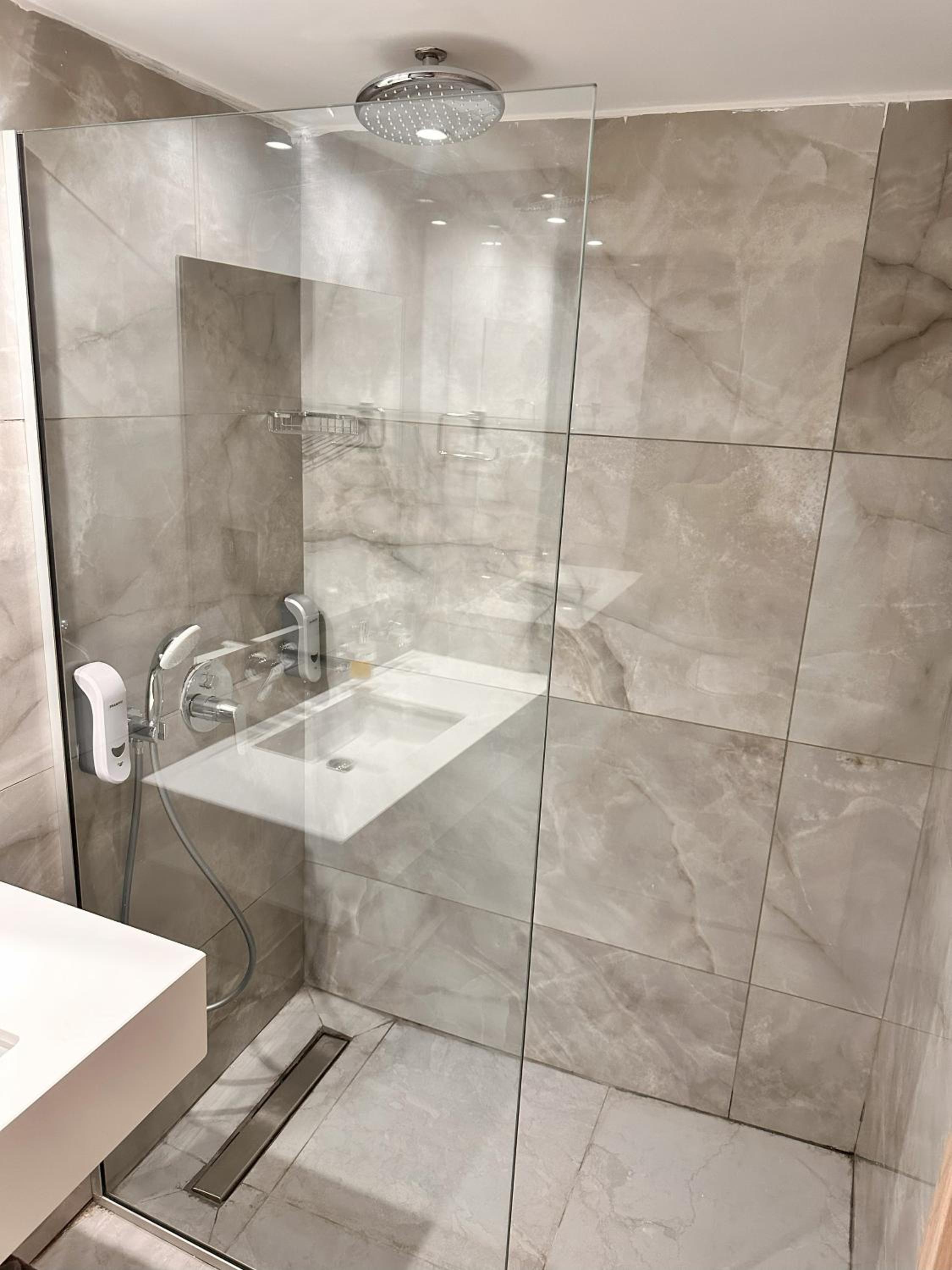 Double or Twin Room with Mountain View - Photo 2