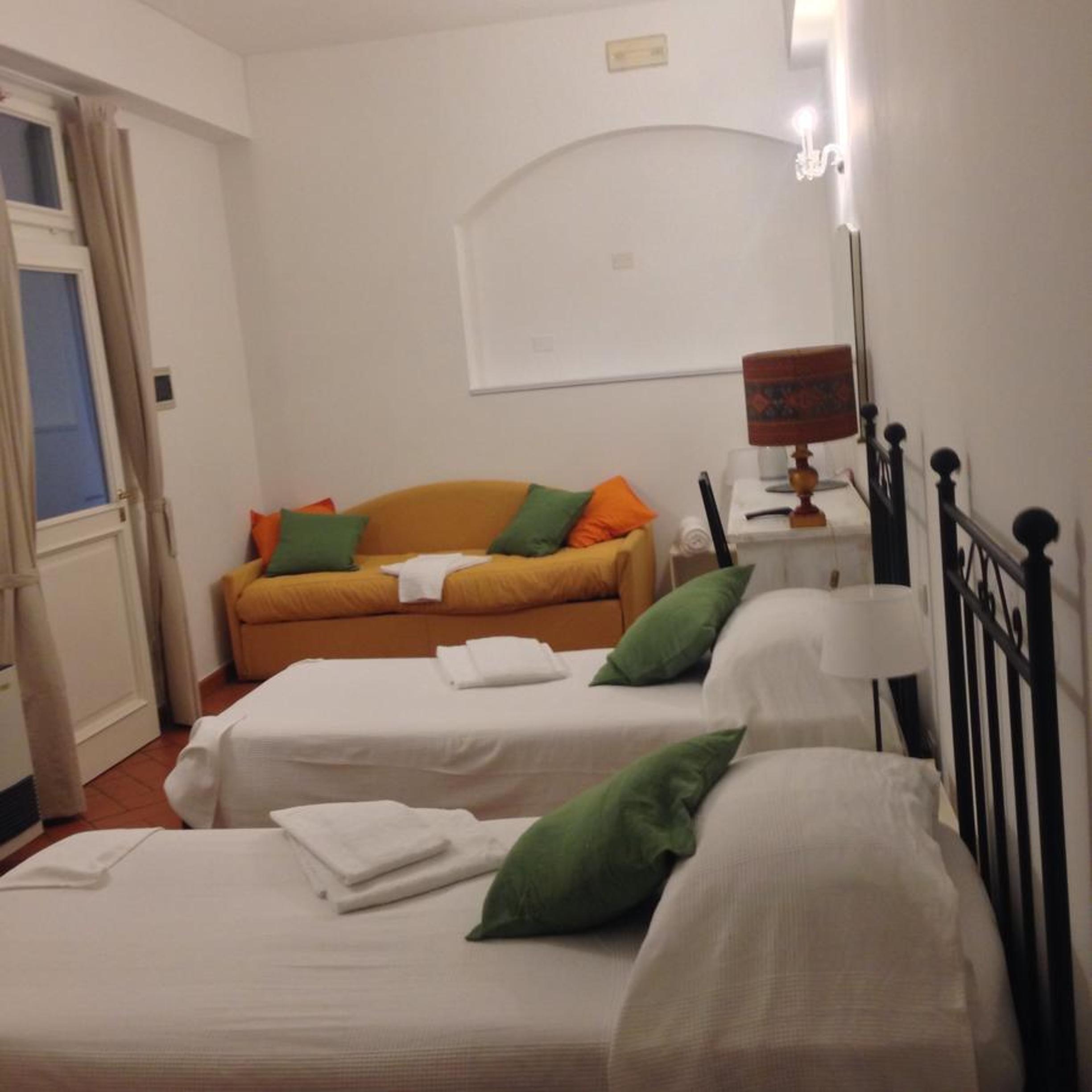 Deluxe Double or Twin Room photo 1