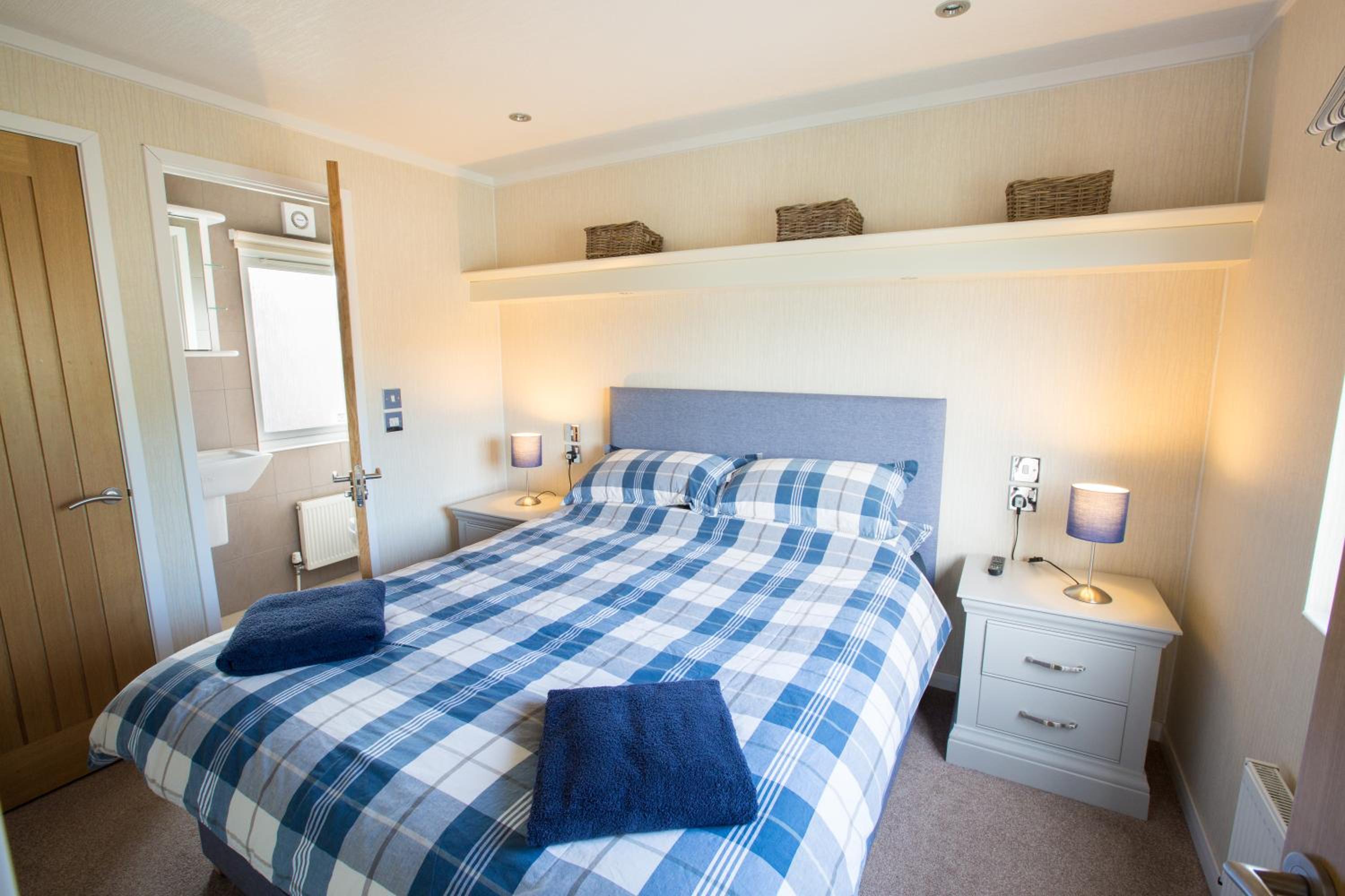 Contemporary 2 Bed Lodge Hot Tub Pet Friendly