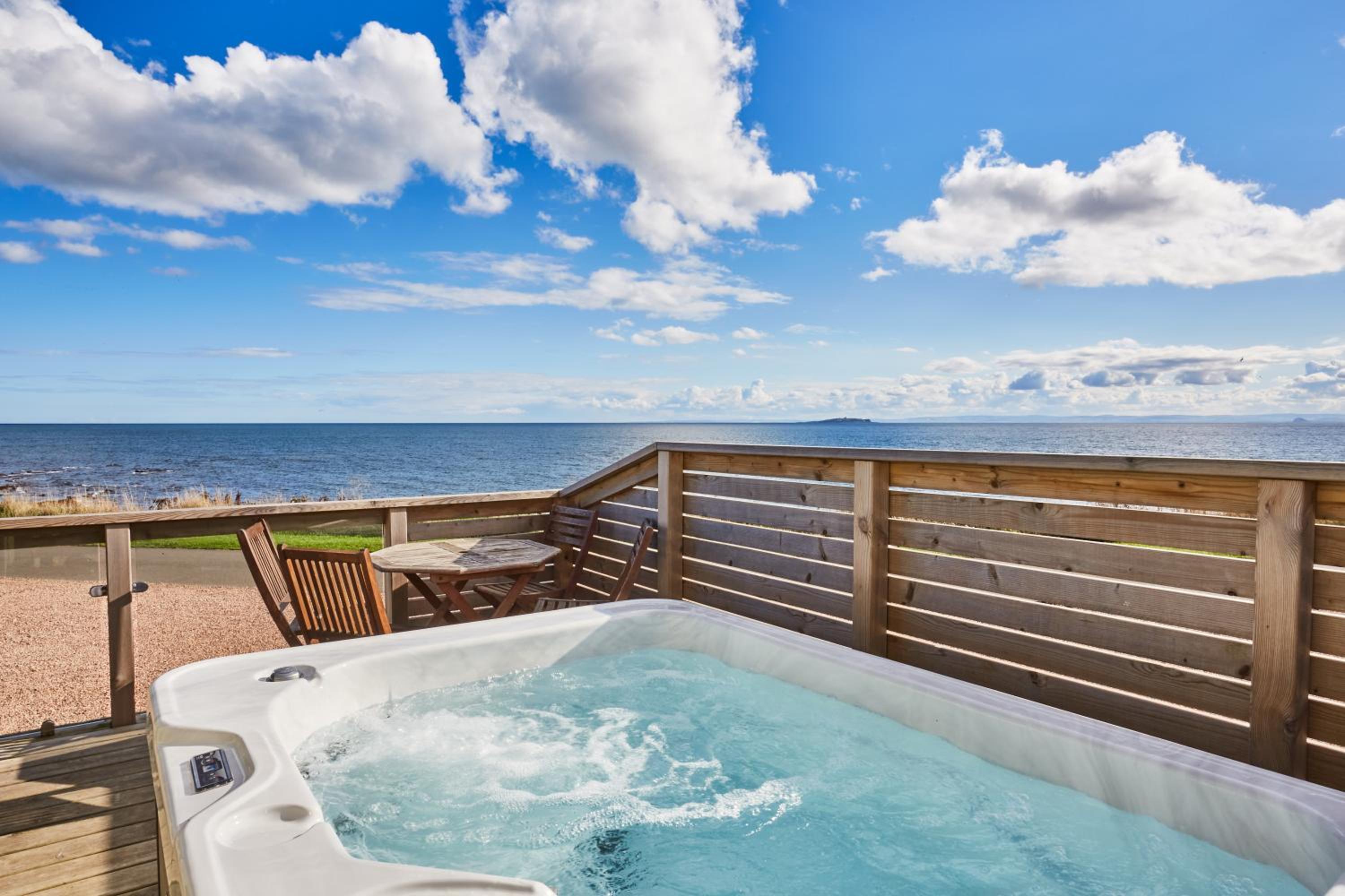 Contemporary 2 Bed Lodge Hot Tub Pet Friendly photo 3