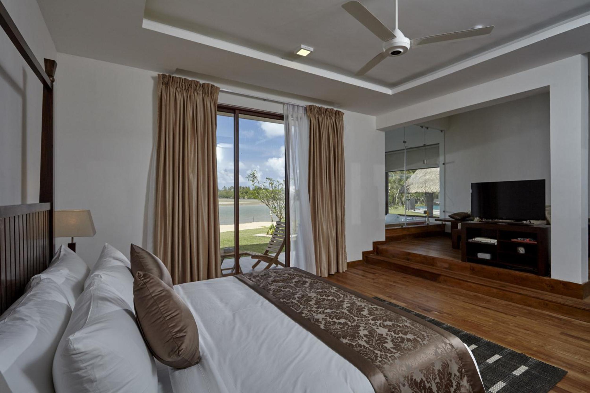 Junior Suite with Bath photo 3