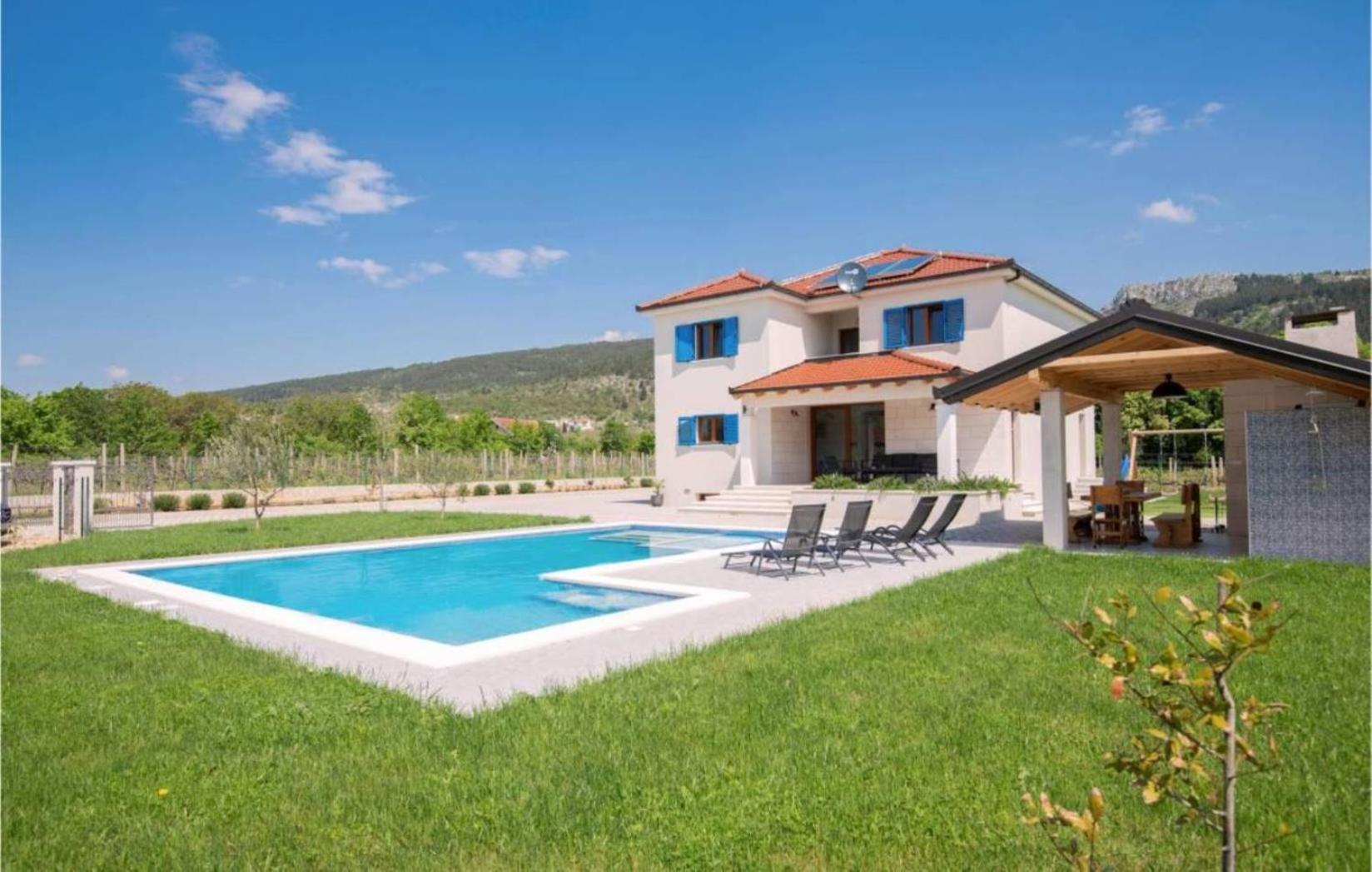 Villa photo 2