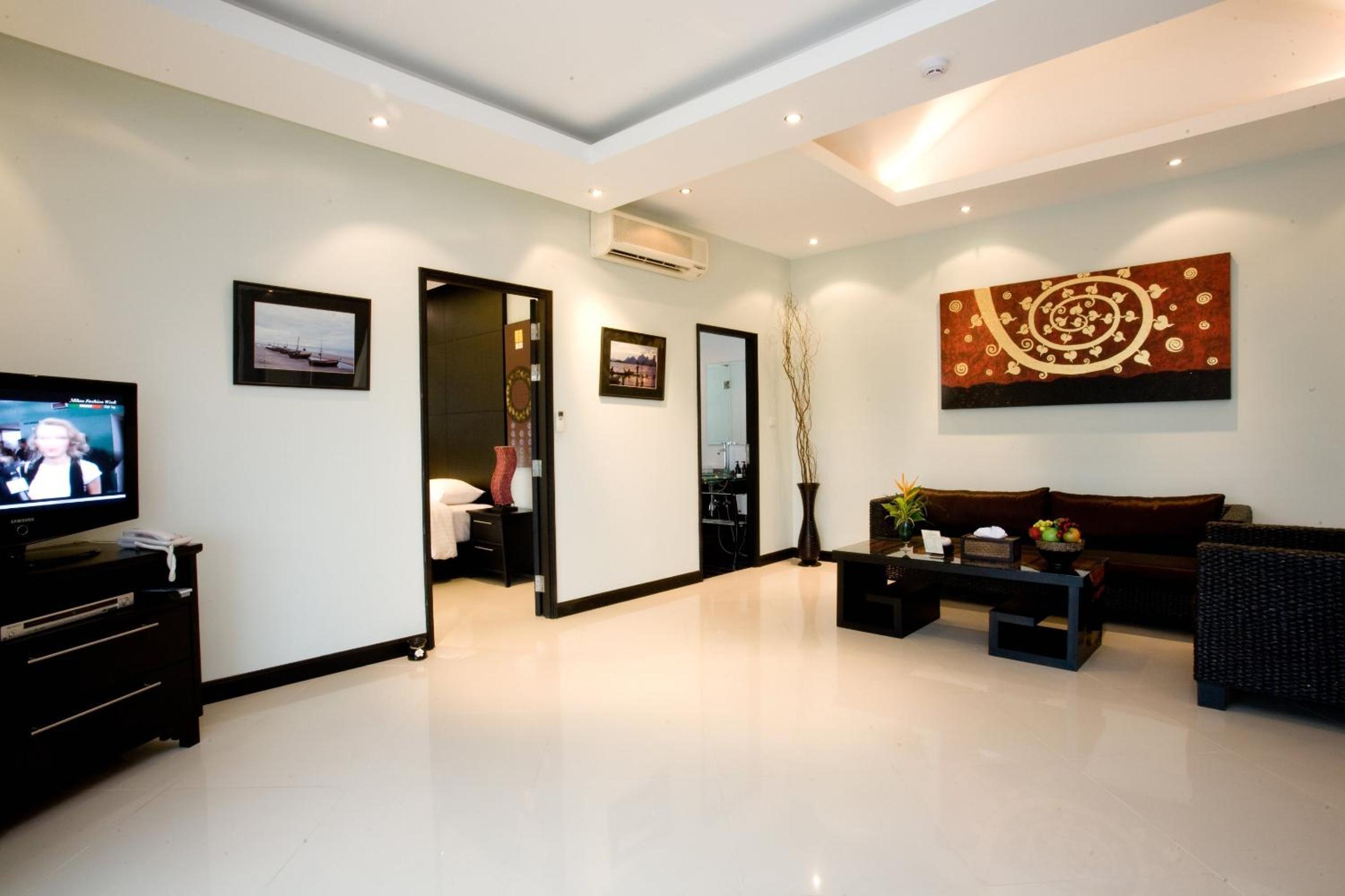 Deluxe One-Bedroom Suite - Photo 1