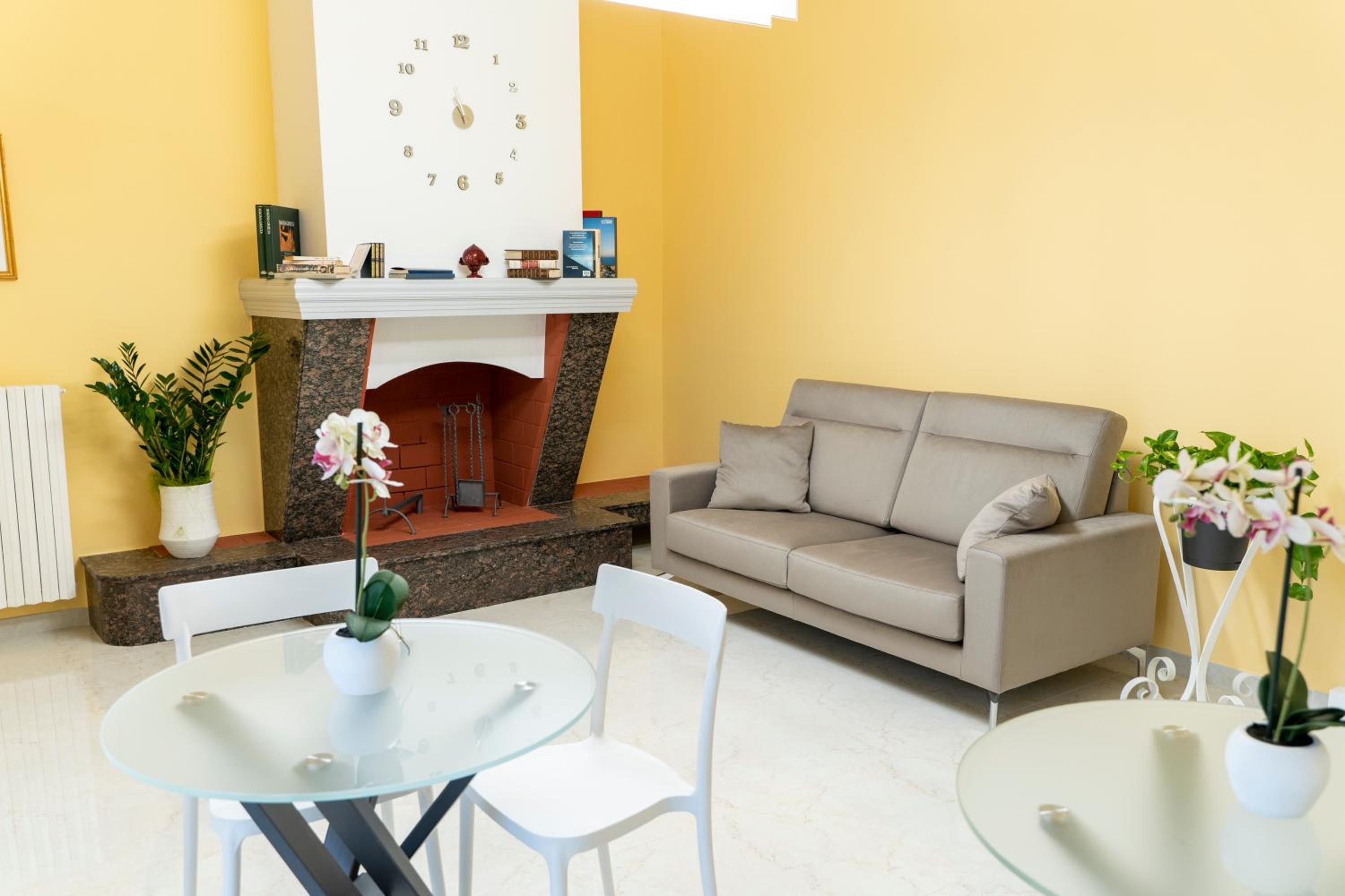 Standard Double Room - Photo 2