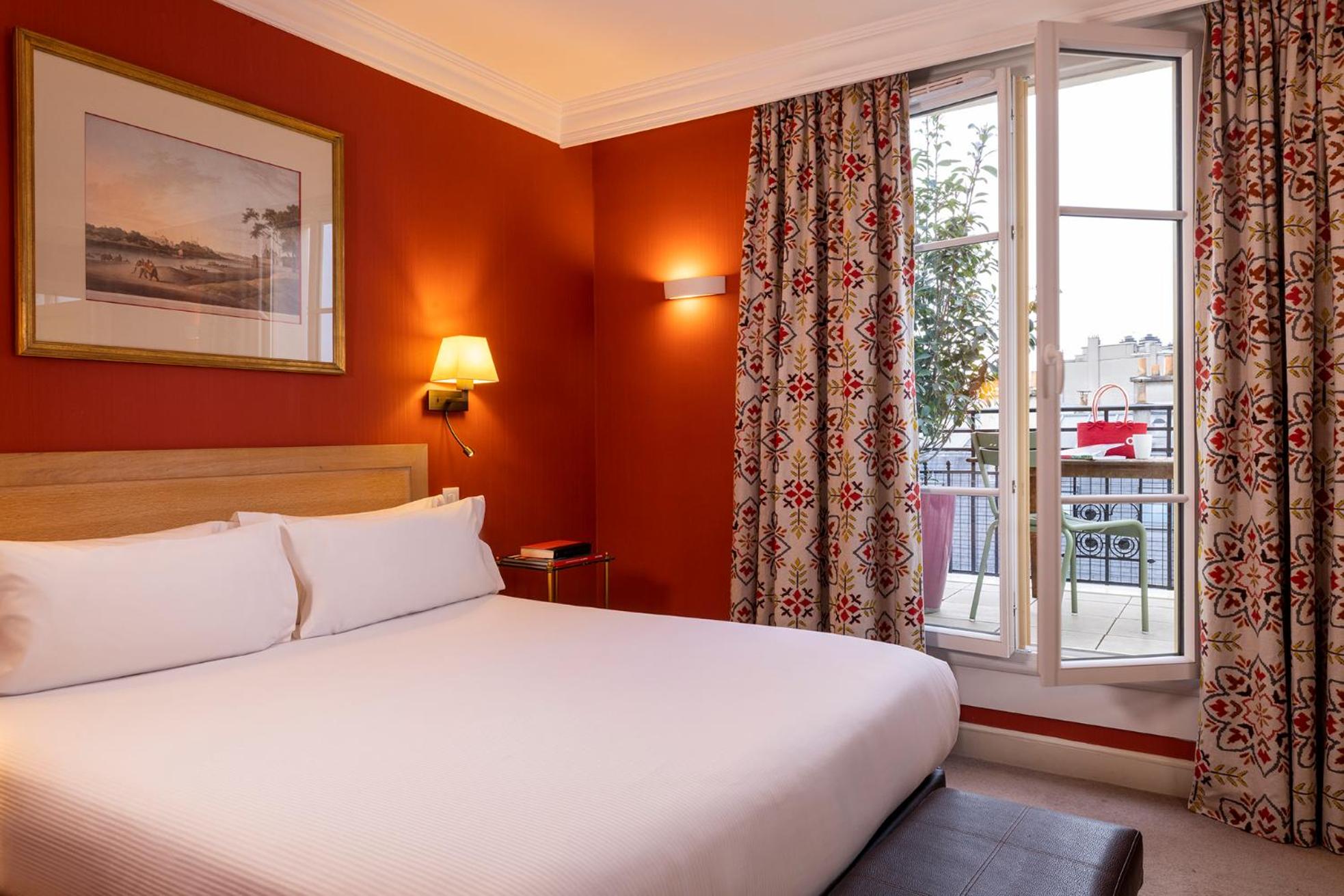 Superior Double Room with Terrace and Eiffel Tower View