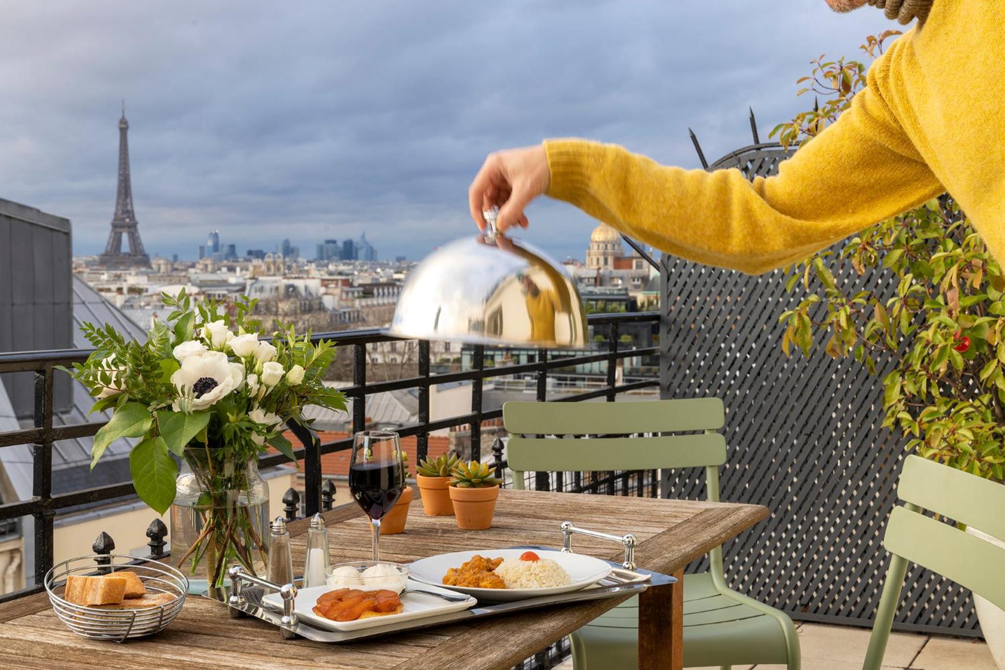 Superior Double Room with Terrace and Eiffel Tower View