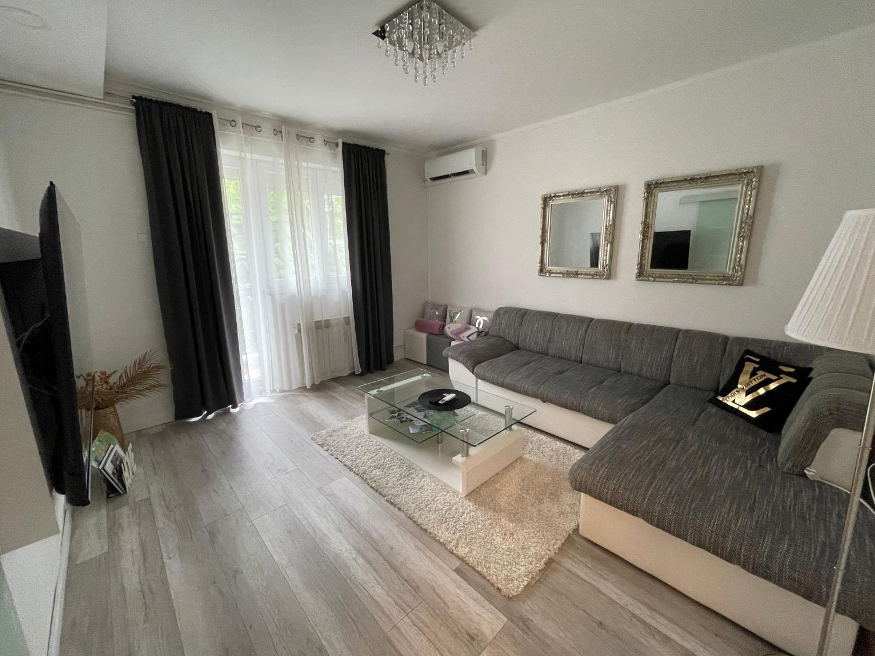 One-Bedroom Apartment - Photo 16