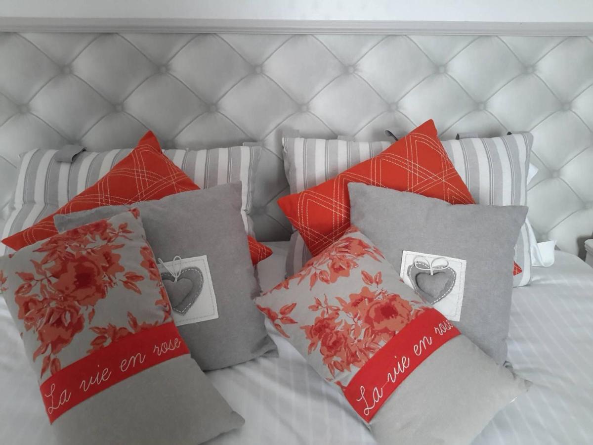 Standard Twin Room - Photo 1