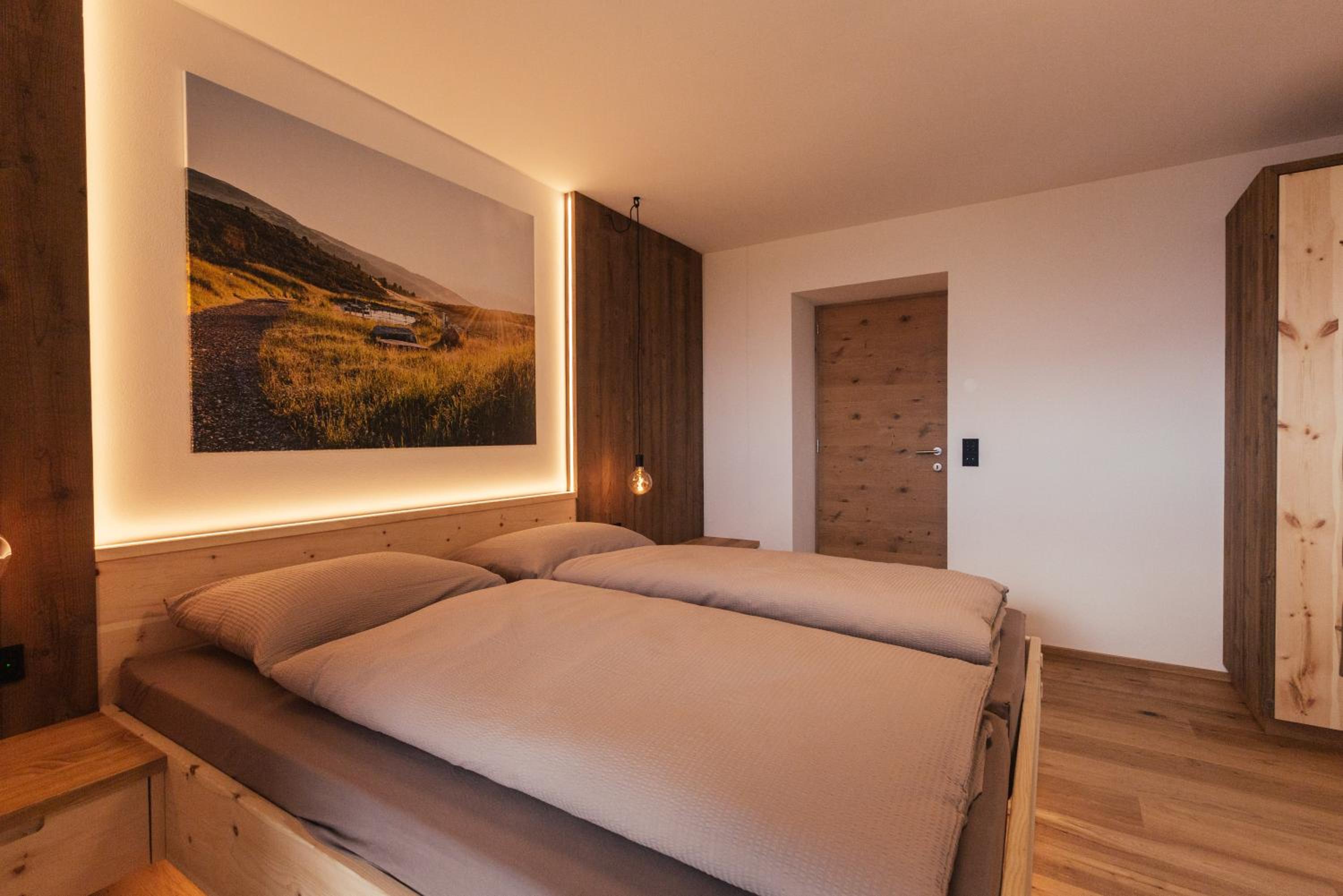 Apartment with Mountain View photo 3
