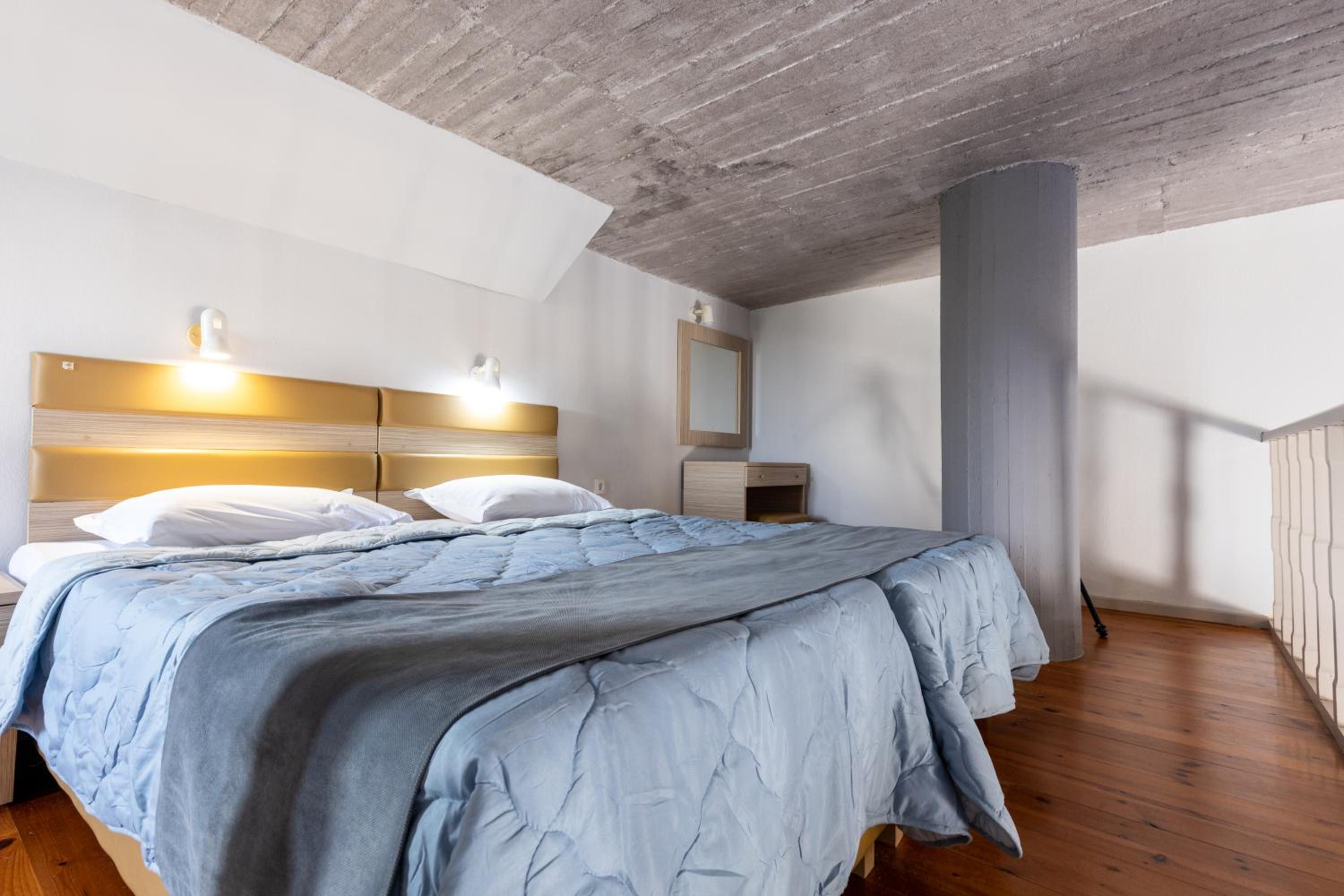 One Bedroom Apartment with Garden View-Split Level photo 3