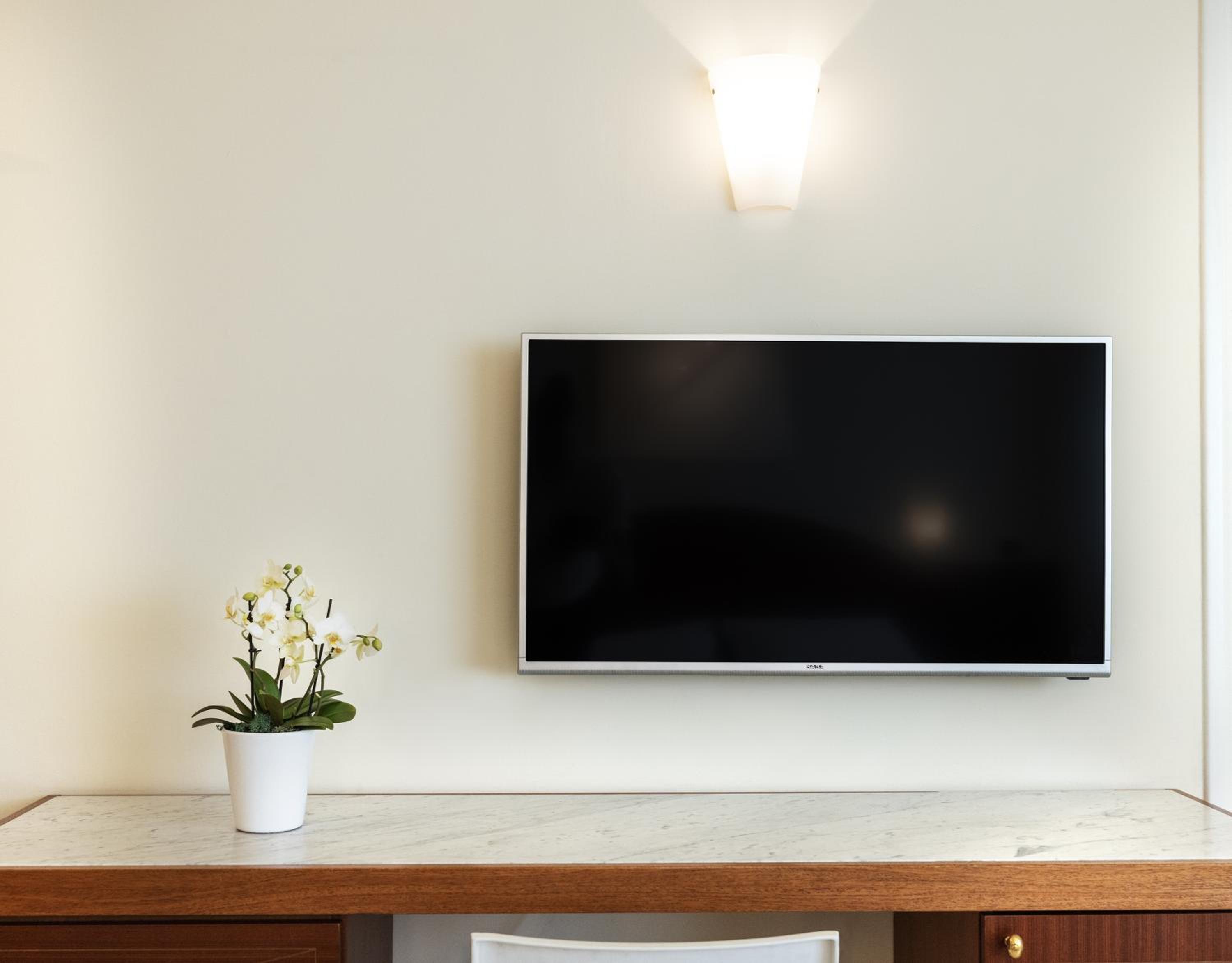 Family Room photo 3
