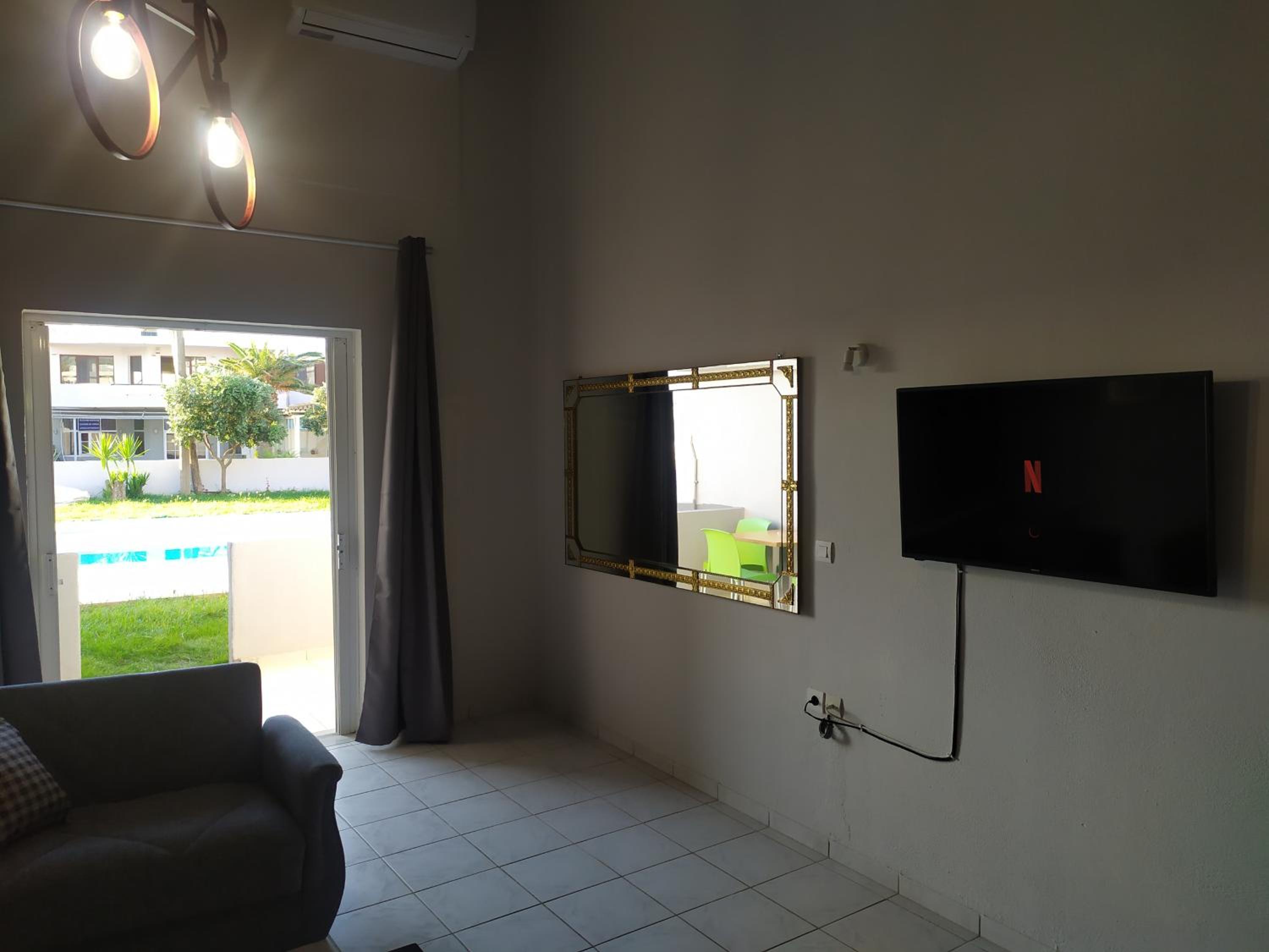 One Bedroom Apartment with Pool View - Split Level photo 2