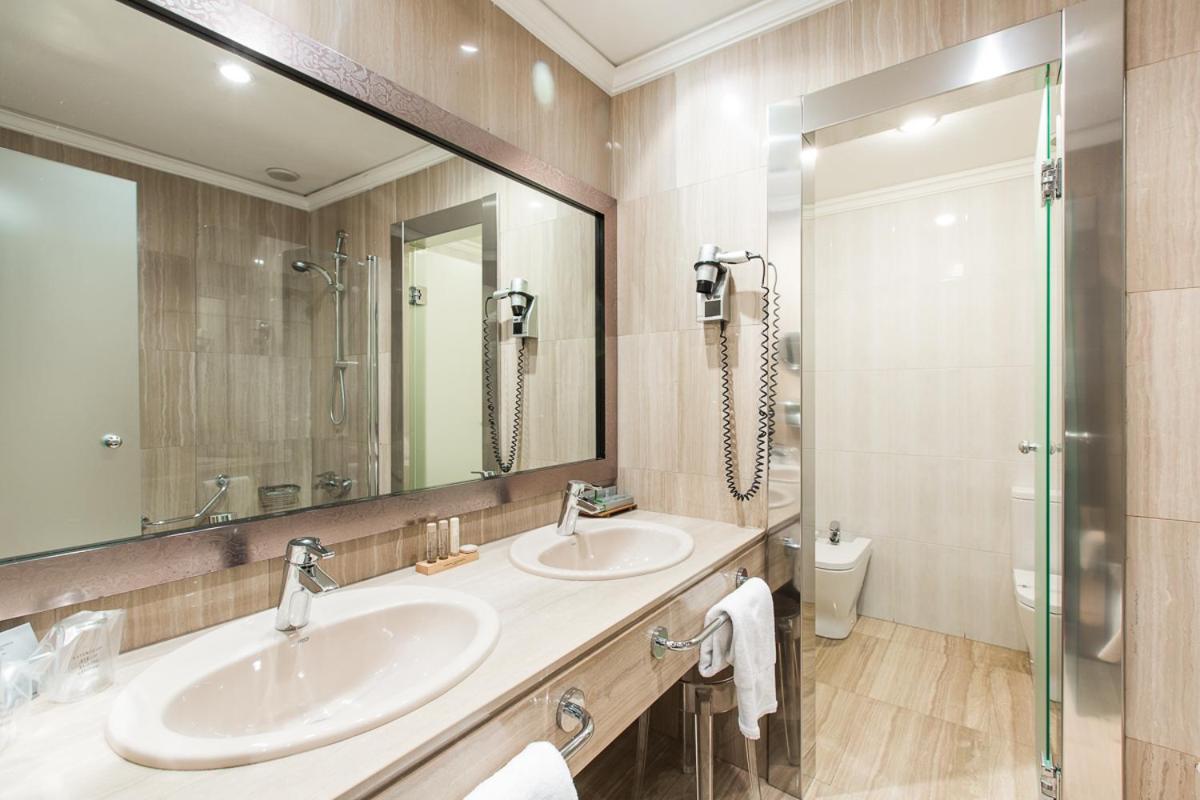 Double or Twin Room - Photo 3